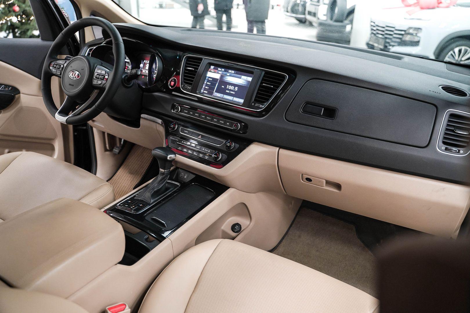 Kia Carnival 2017, черный, ДЦ Орехово