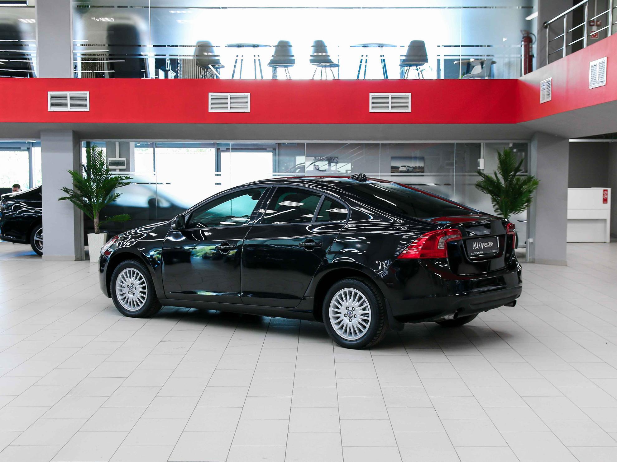 Volvo S60 2010, черный, ДЦ Орехово