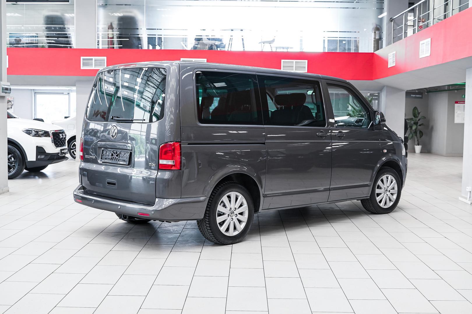 Volkswagen Multivan 2011, серый, ДЦ Орехово
