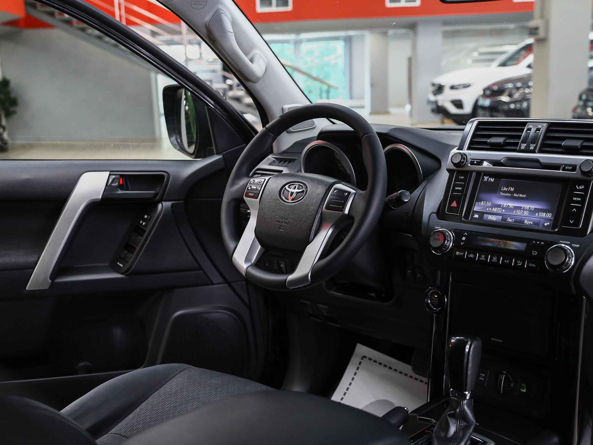 Toyota Land Cruiser Prado 2014, черный, ДЦ Орехово