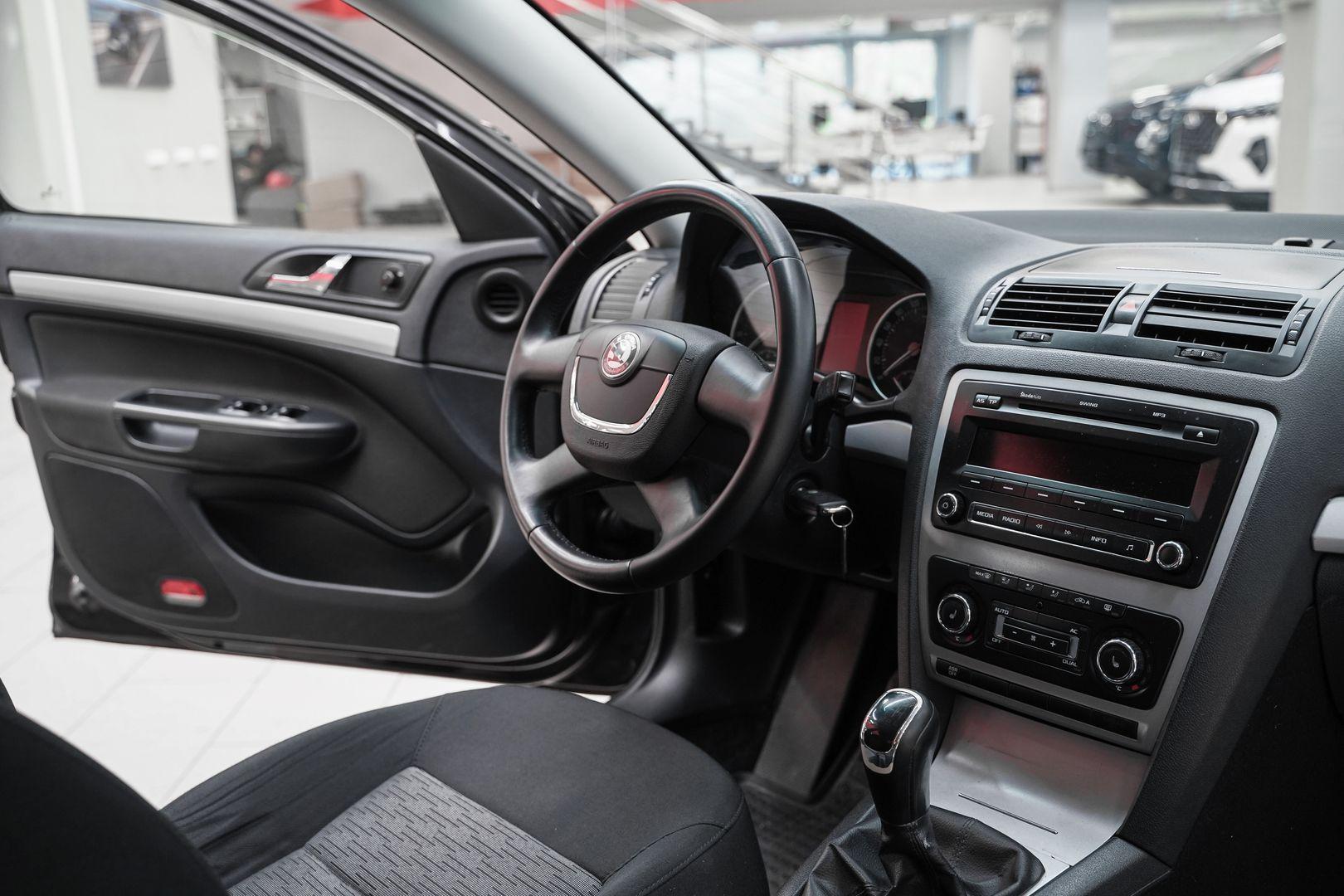 Skoda Octavia 2012, черный, ДЦ Орехово