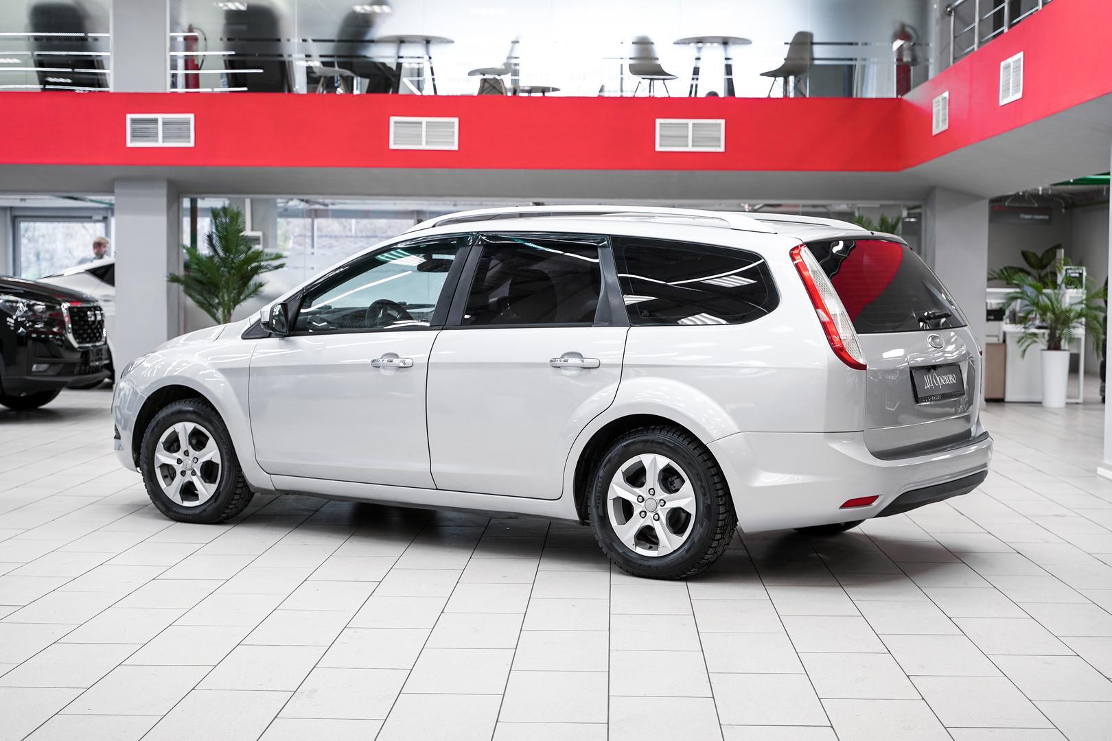 Ford Focus 2010, серебряный, ДЦ Орехово