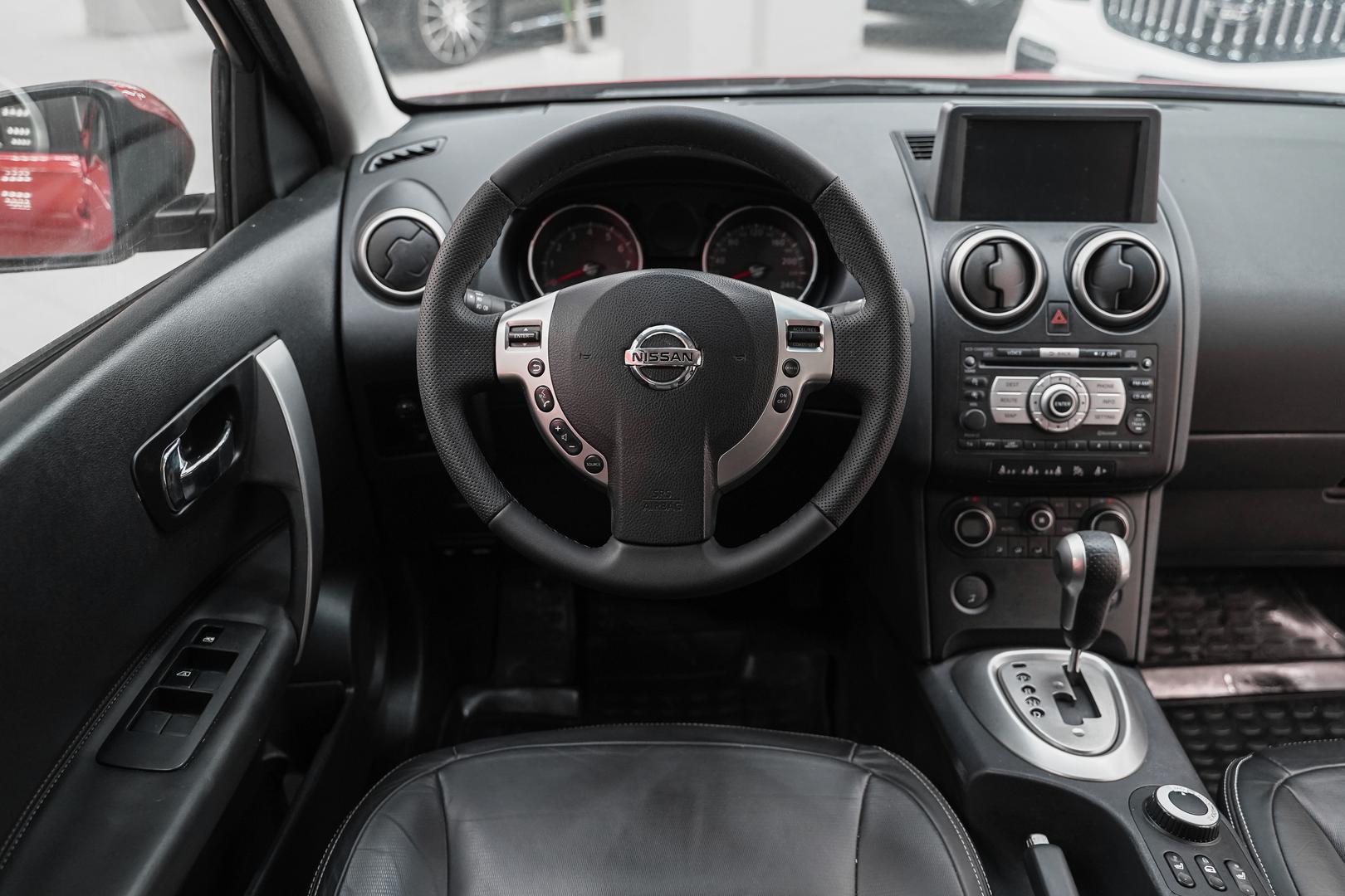 Nissan Qashqai+2 2008, красный, ДЦ Орехово