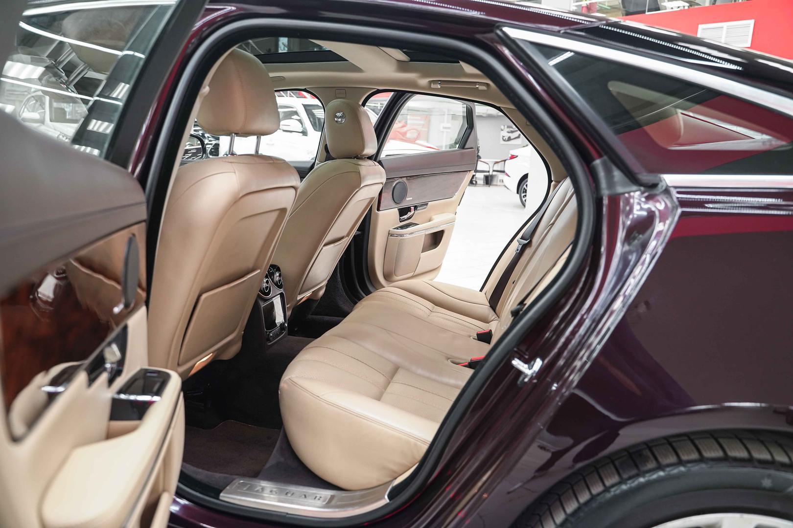 Jaguar XJ 2011, коричневый, ДЦ Орехово