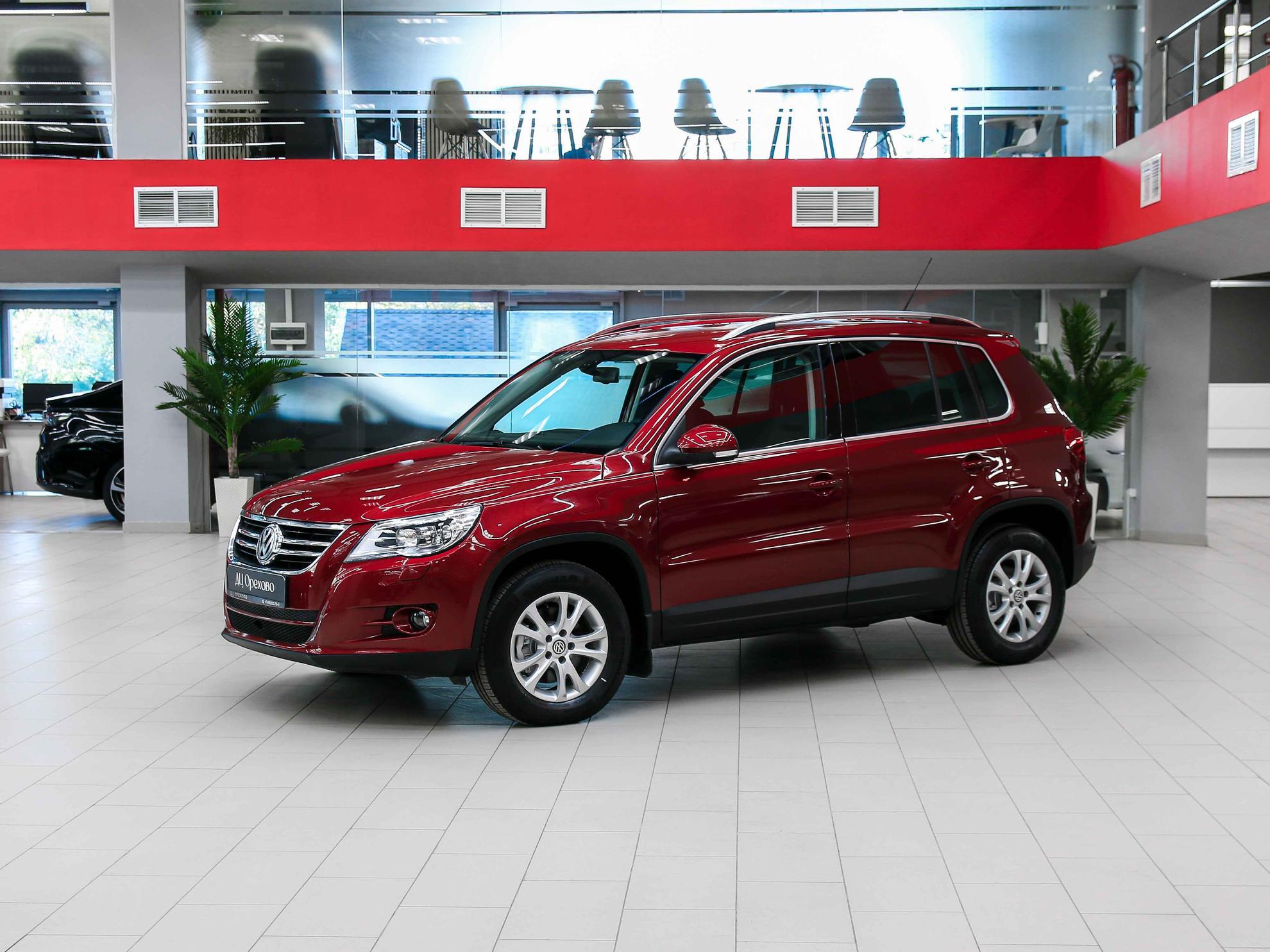 Volkswagen Tiguan 2009, красный, ДЦ Орехово