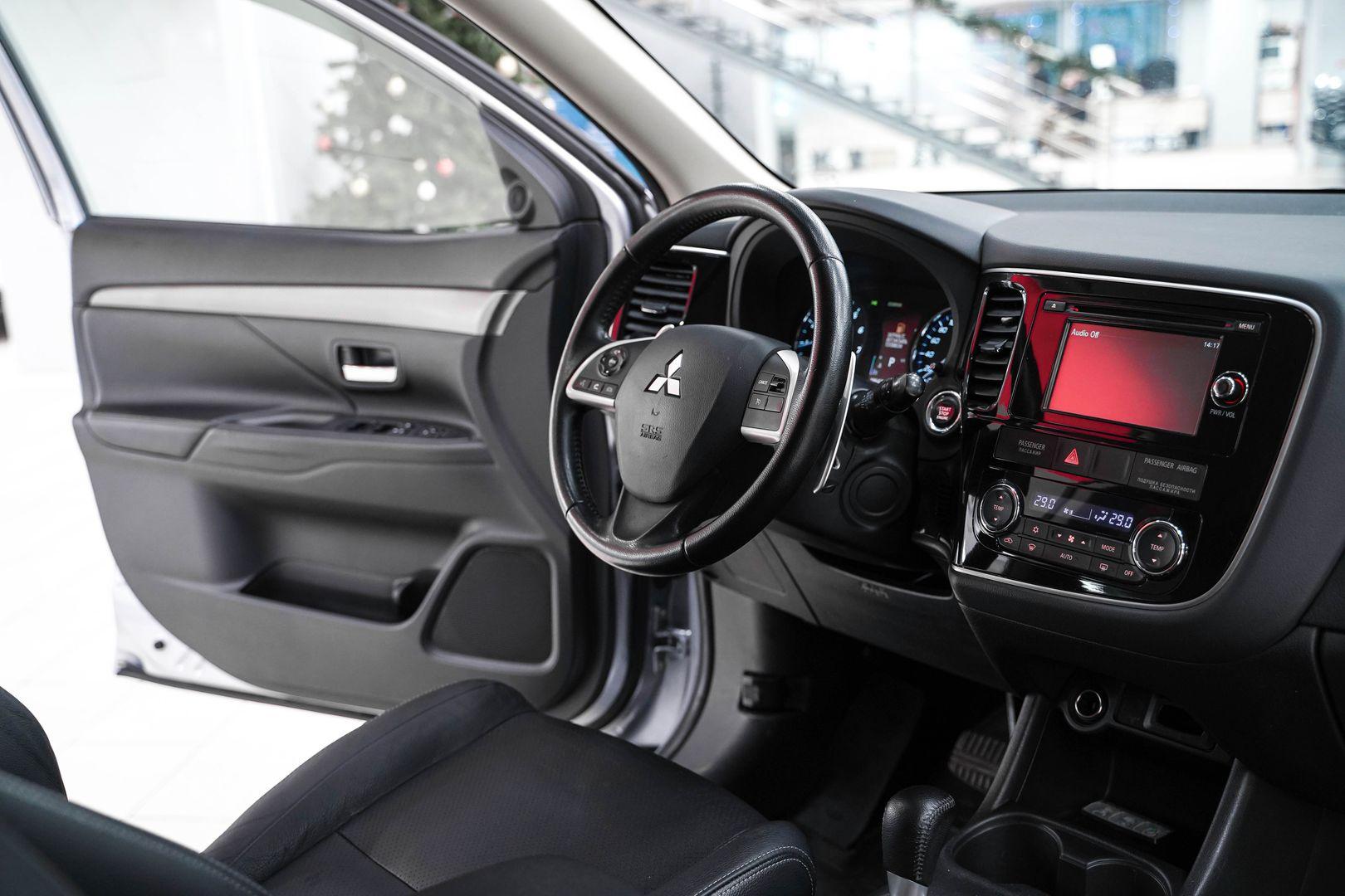 Mitsubishi Outlander 2012, серебряный, ДЦ Орехово
