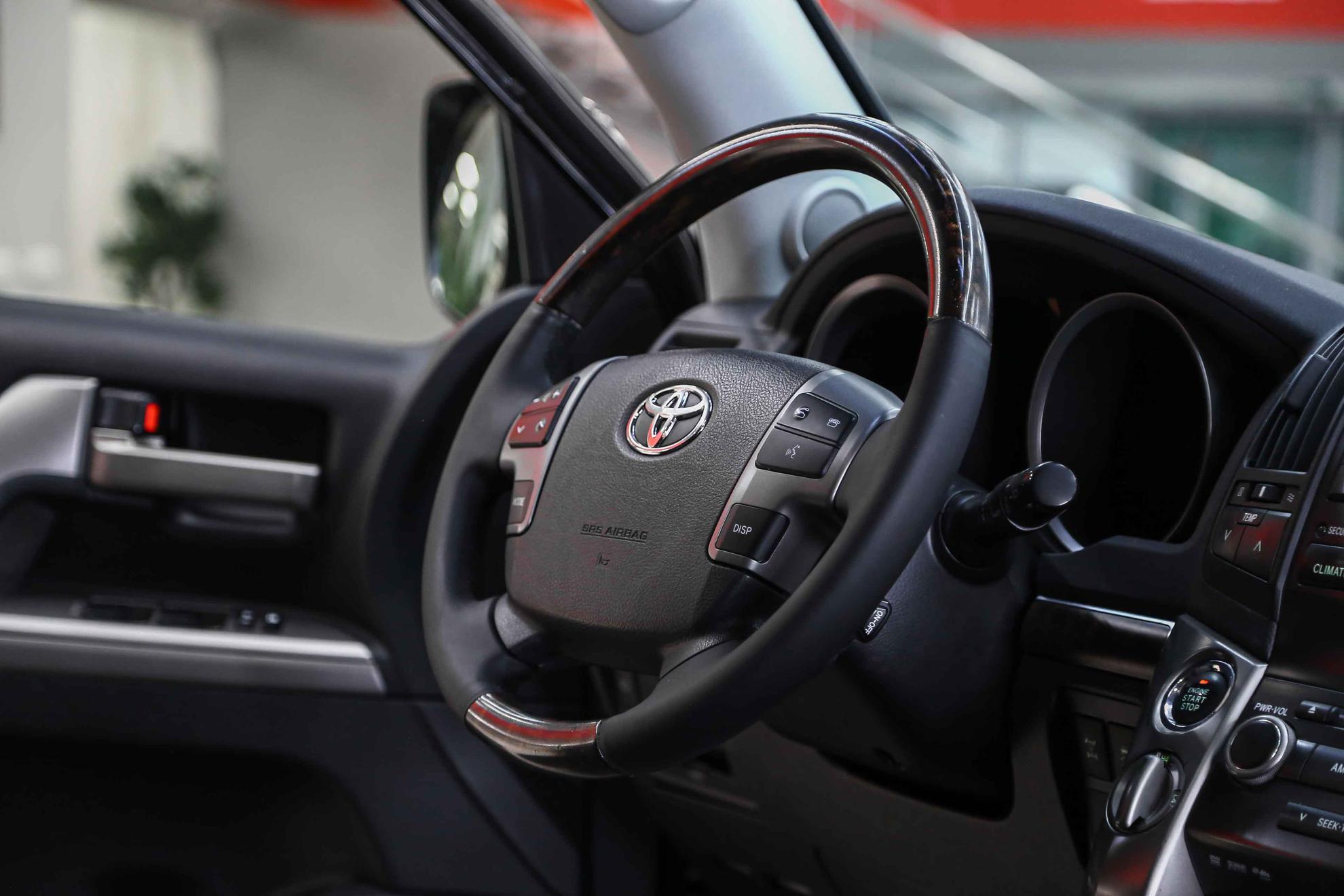 Toyota Land Cruiser 2009, черный, ДЦ Орехово