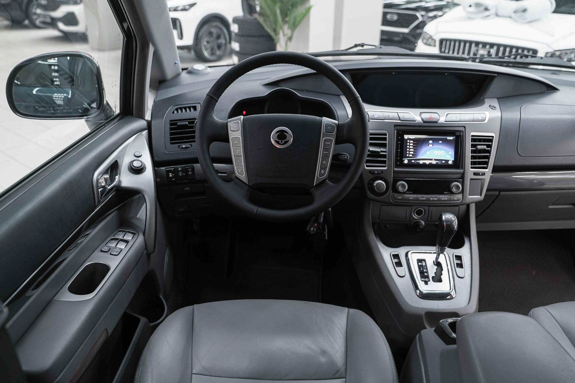 SsangYong Stavic 2014, серый, ДЦ Орехово