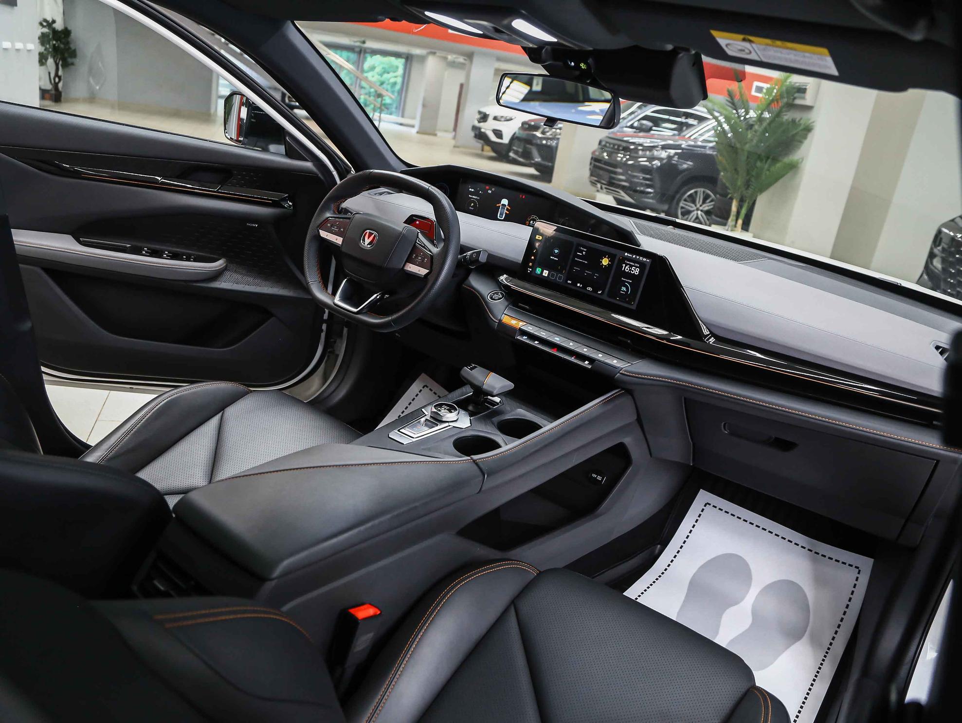 Changan UNI-V 2023, белый, ДЦ Орехово