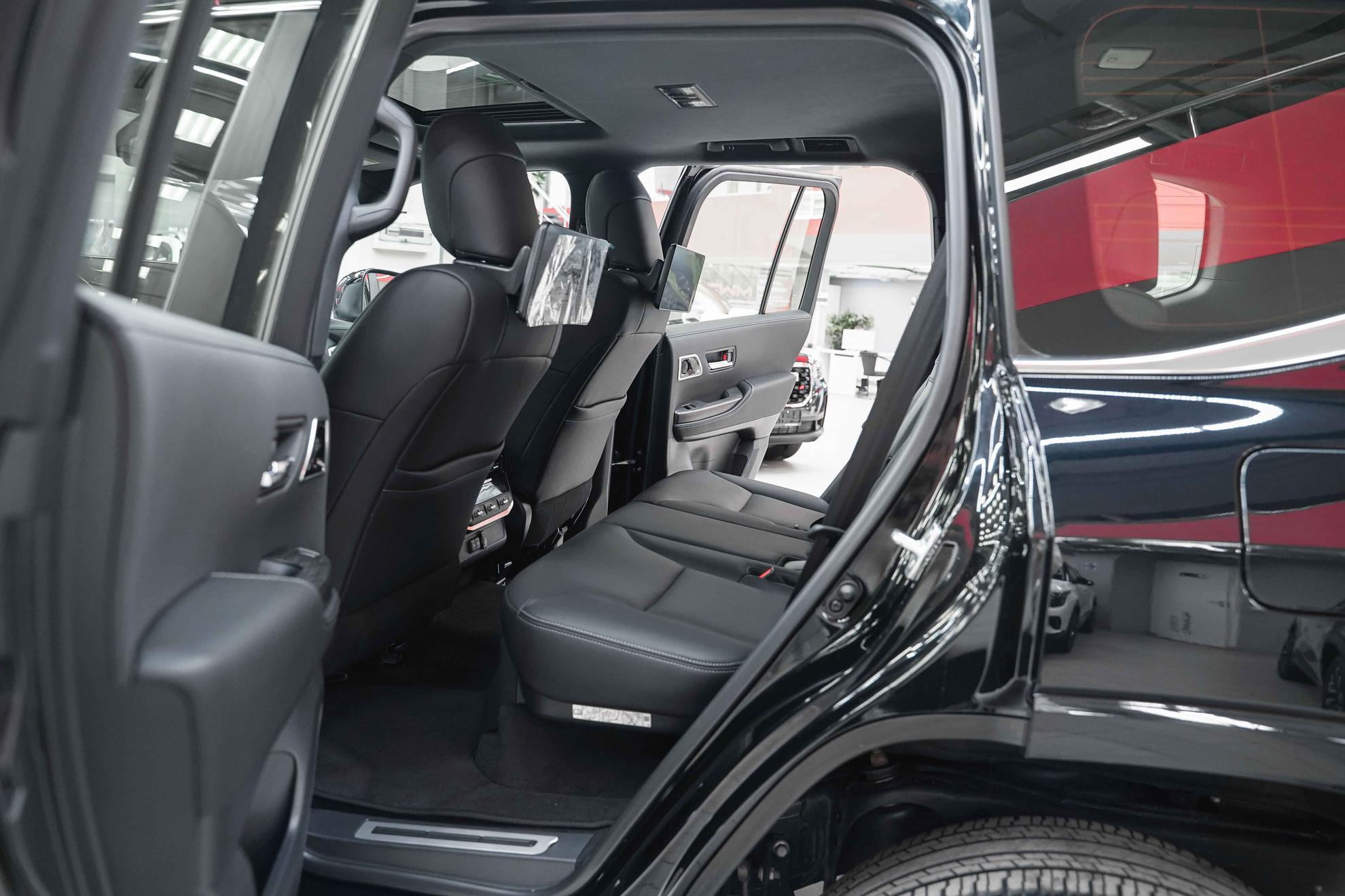 Toyota Land Cruiser 2023, черный, ДЦ Орехово