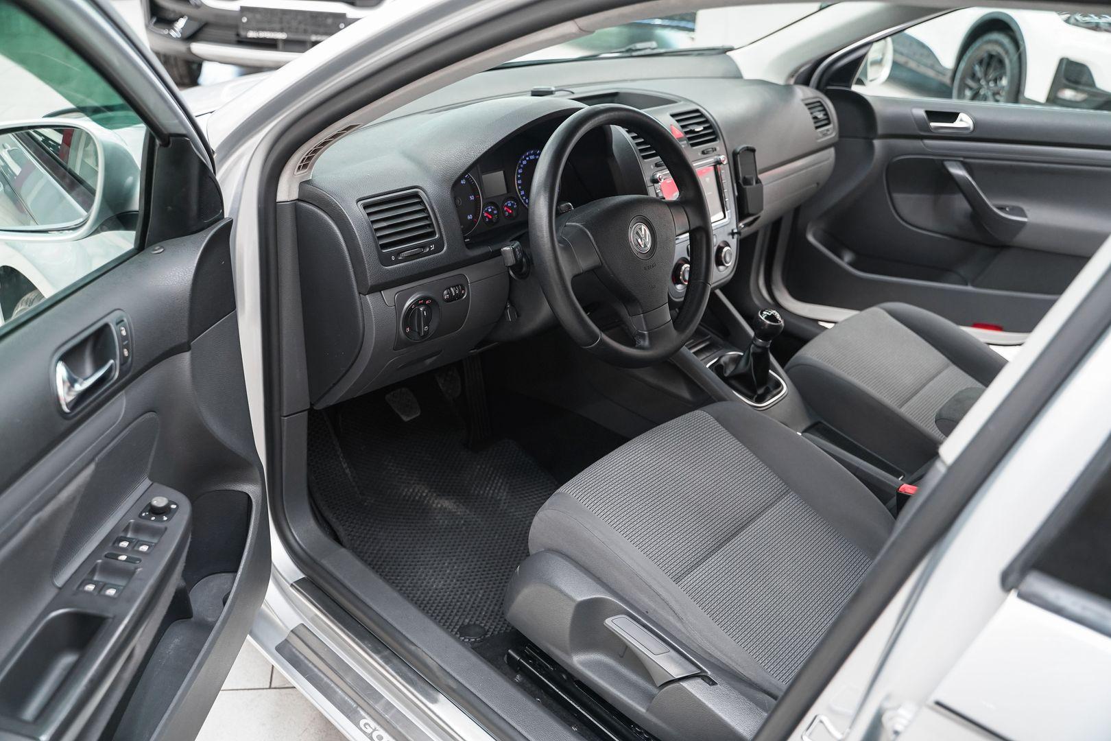 Volkswagen Golf 2009, серебряный, ДЦ Орехово