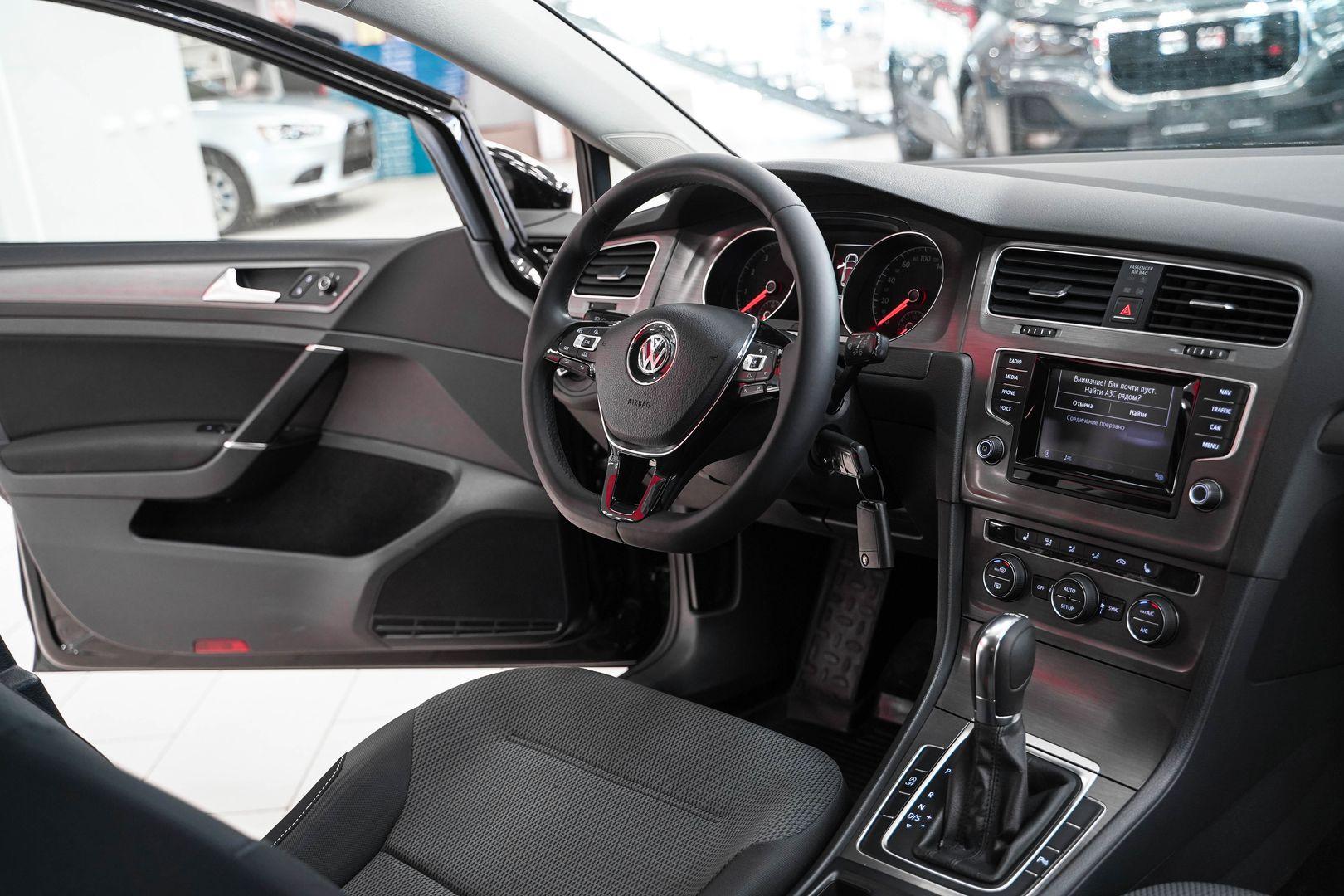 Volkswagen Golf 2013, черный, ДЦ Орехово