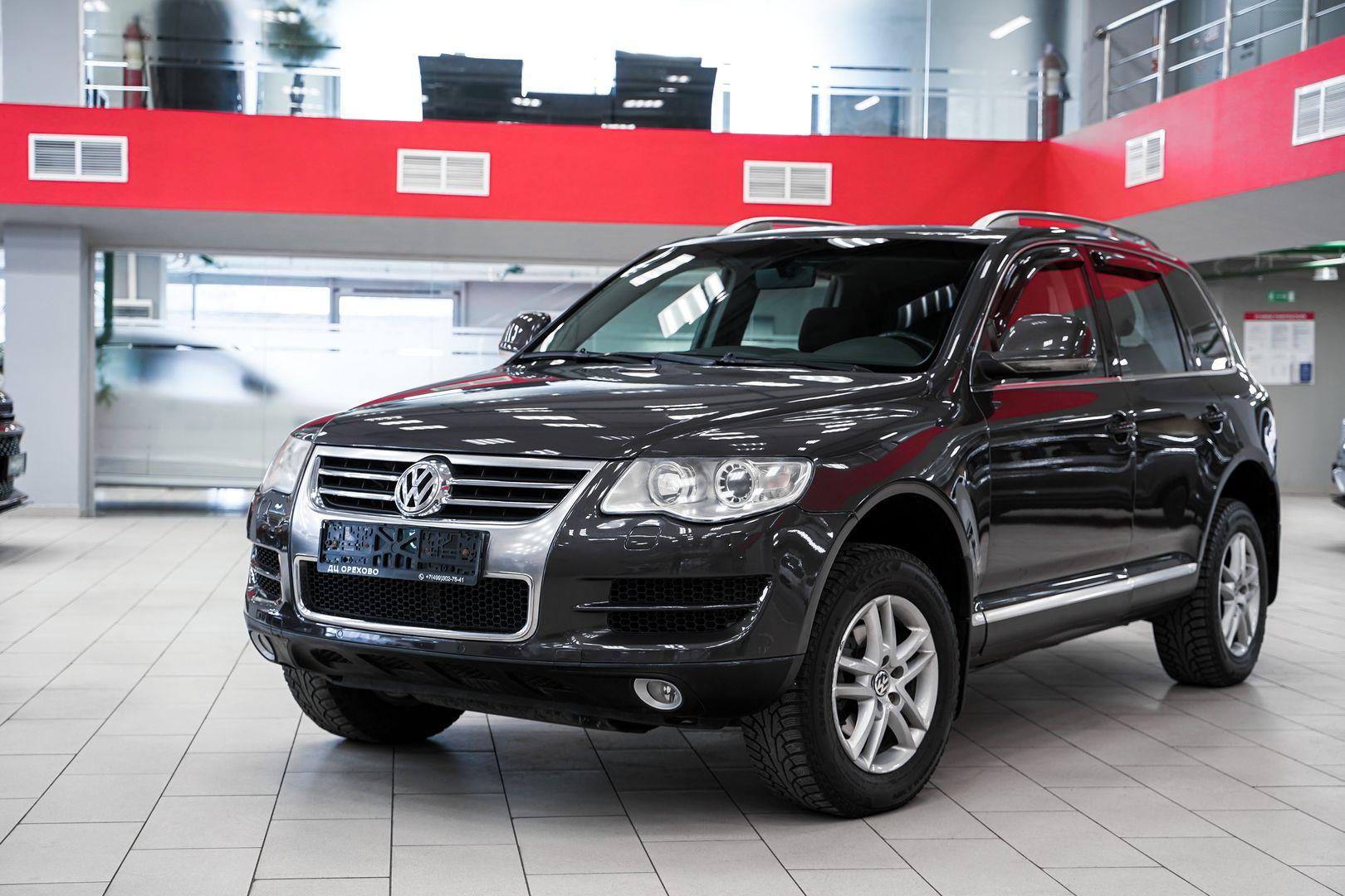 Volkswagen Touareg 2010, серый, ДЦ Орехово