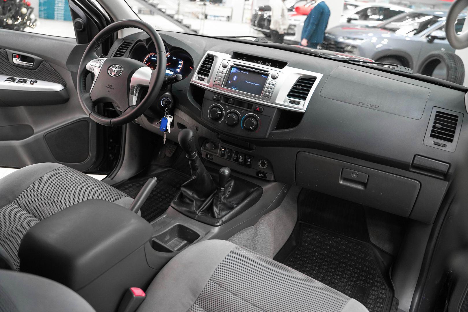 Toyota Hilux 2011, черный, ДЦ Орехово