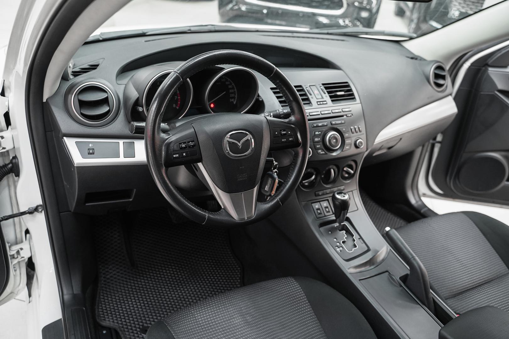 Mazda 3 2013, белый, ДЦ Орехово