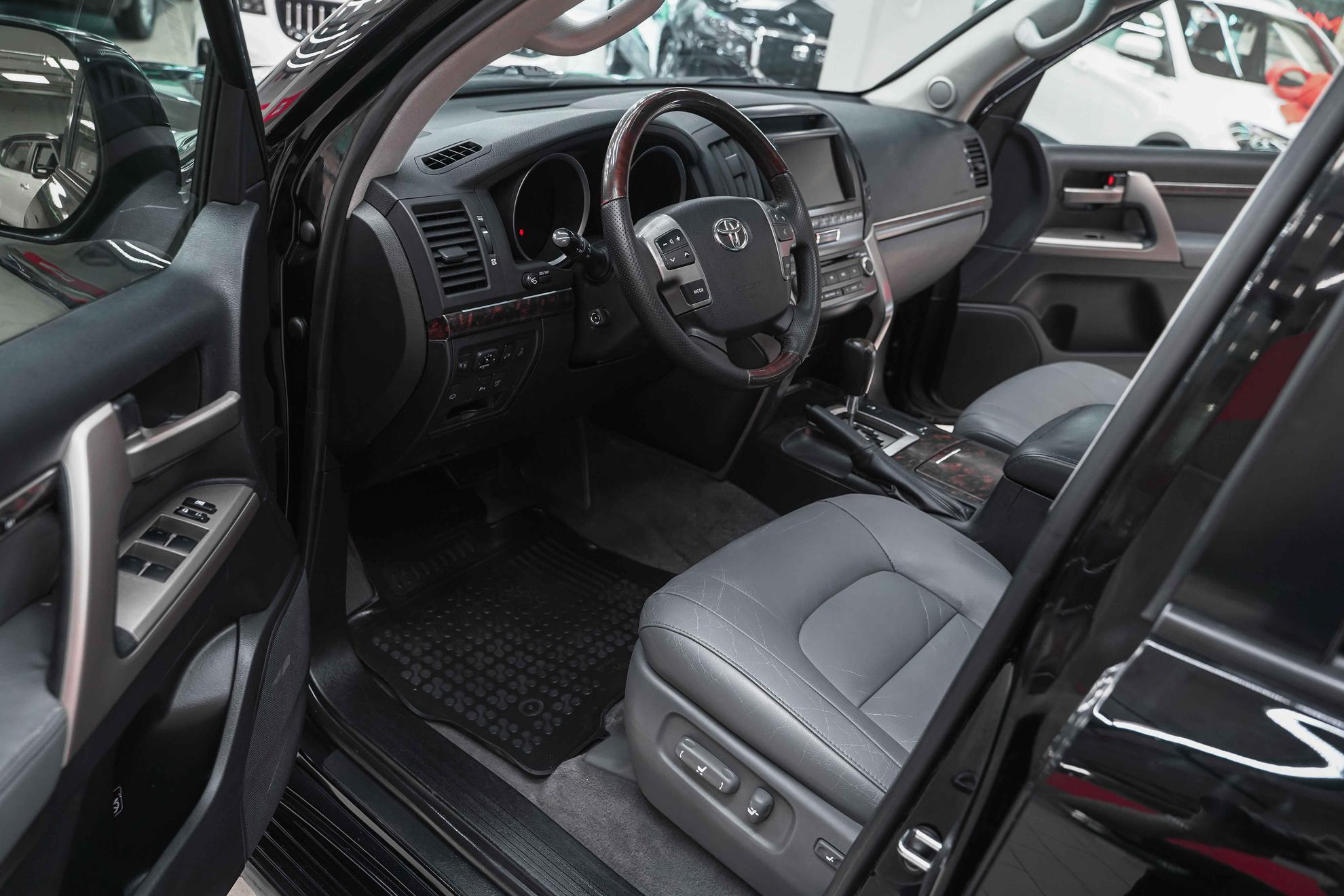 Toyota Land Cruiser 2008, черный, ДЦ Орехово