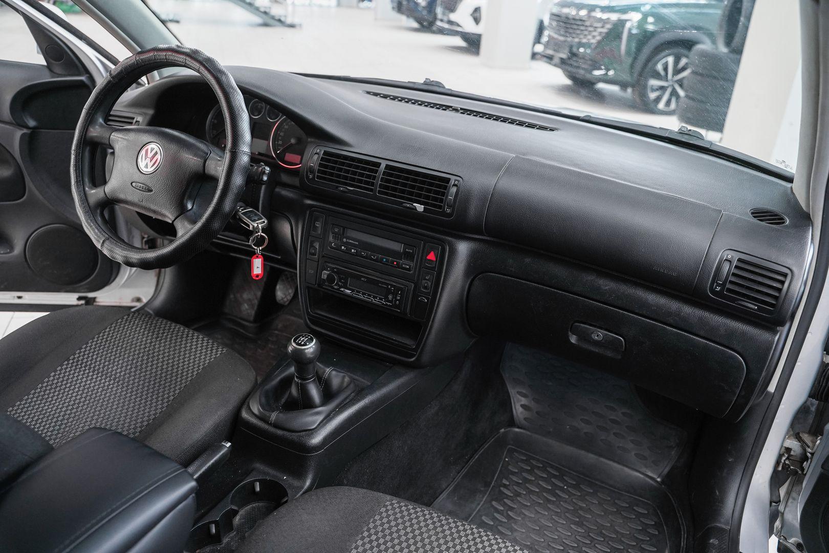 Volkswagen Passat 2001, серебряный, ДЦ Орехово