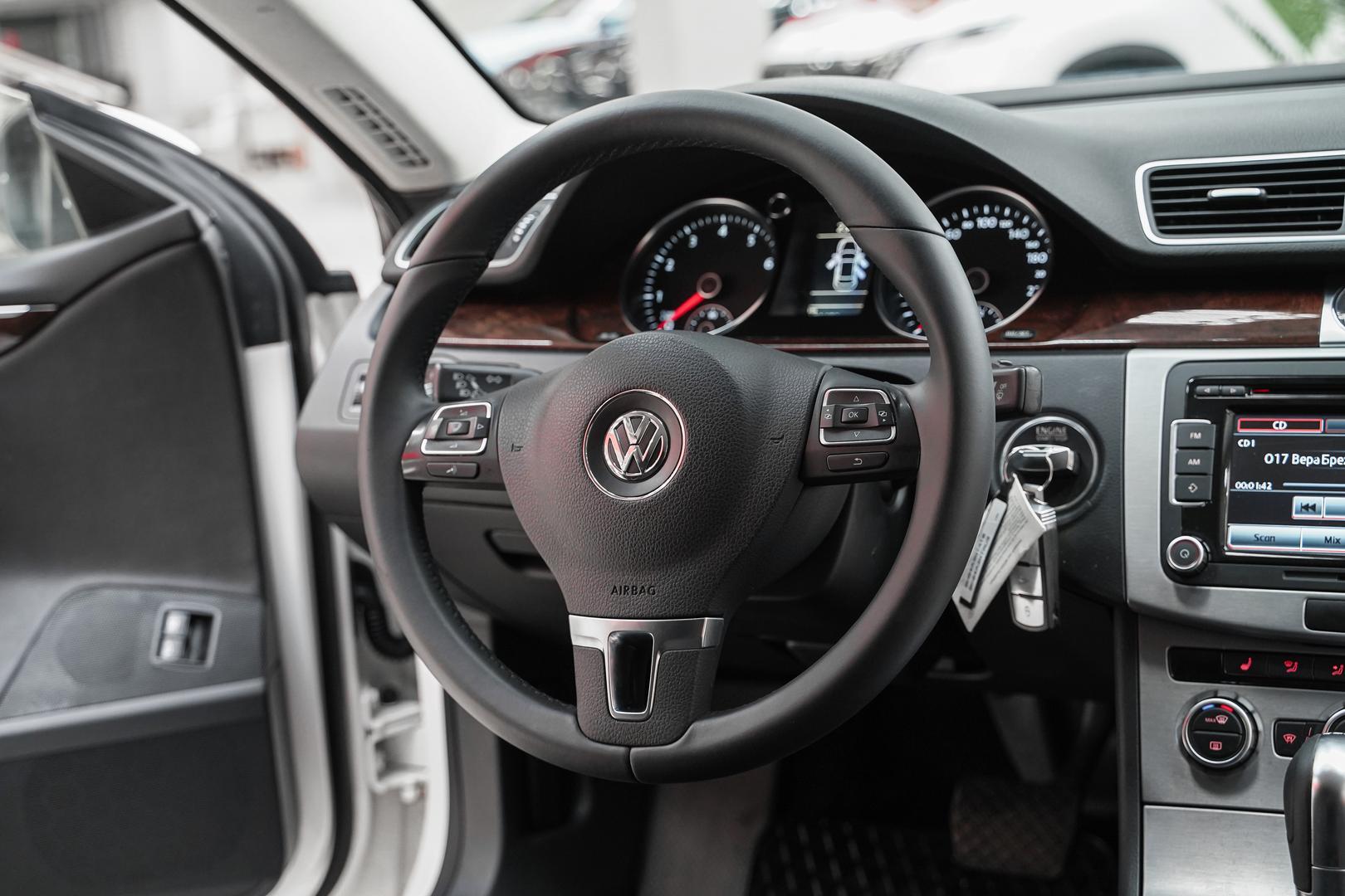 Volkswagen Passat CC 2013, белый, ДЦ Орехово