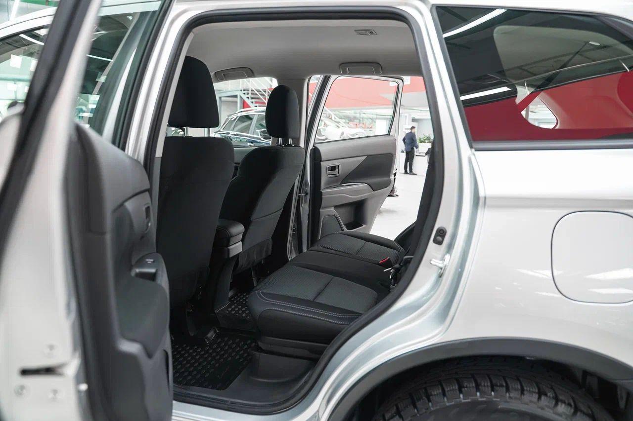 Mitsubishi Outlander 2019, серебряный, ДЦ Орехово