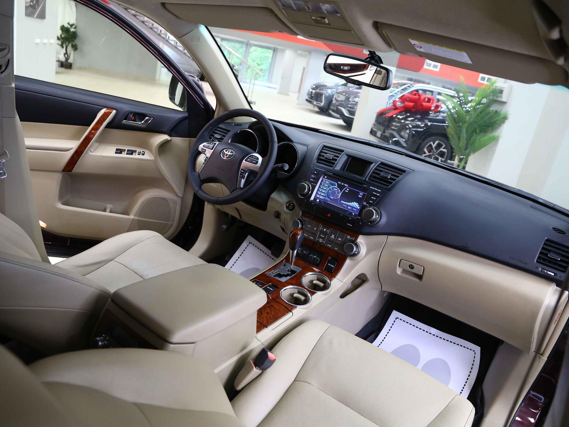 Toyota Highlander 2012, пурпурный, ДЦ Орехово