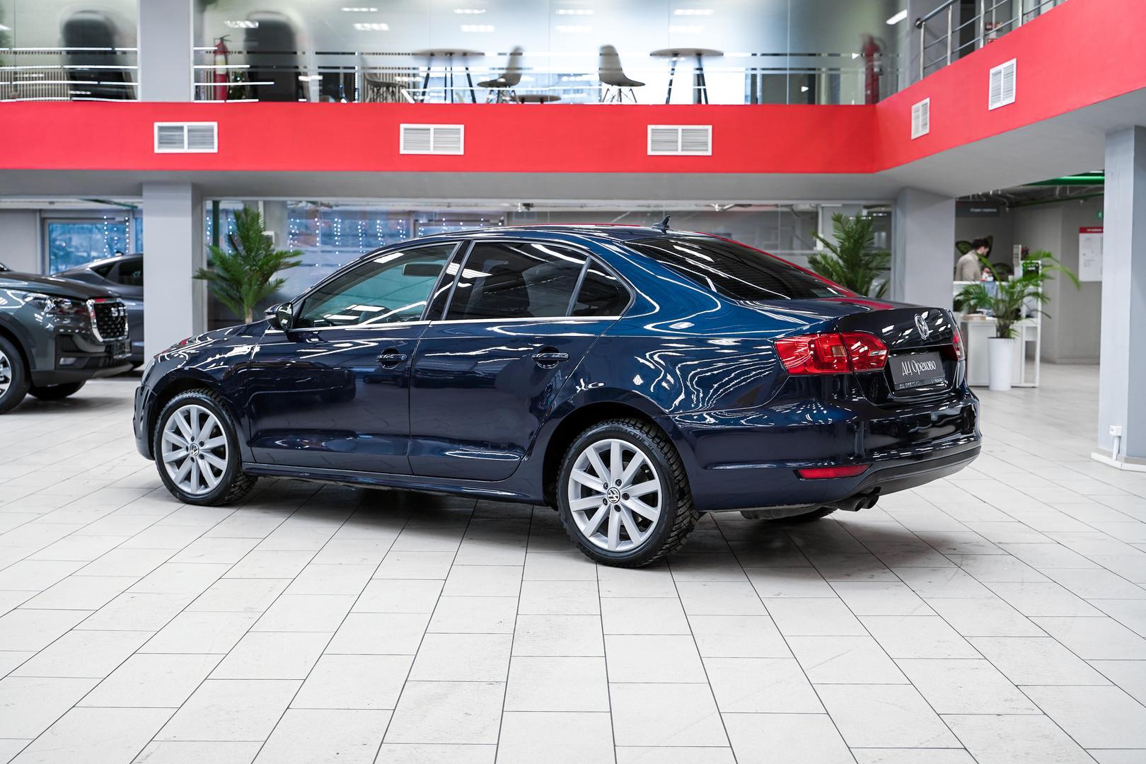 Volkswagen Jetta 2012, синий, ДЦ Орехово
