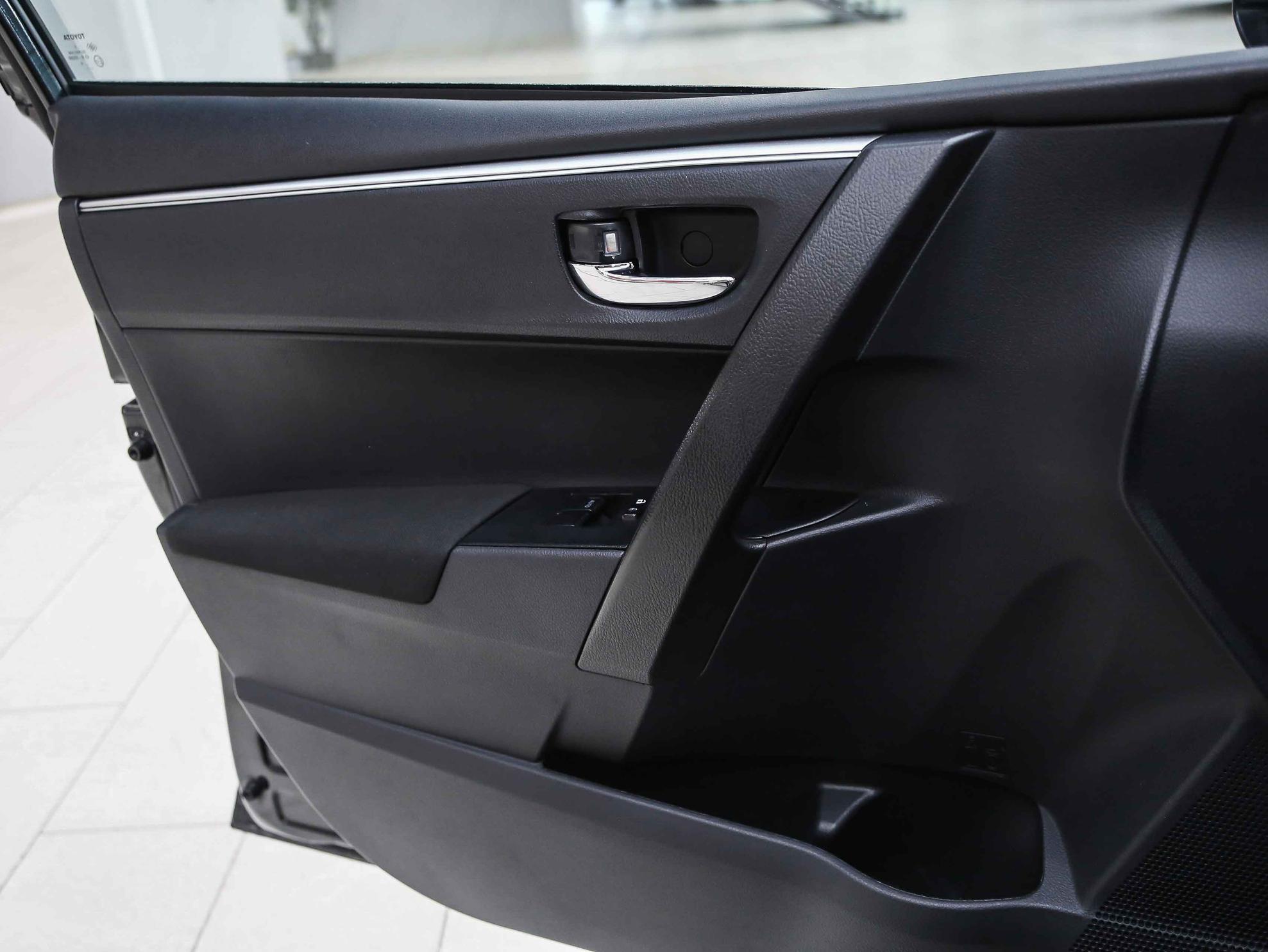 Toyota Corolla 2015, черный, ДЦ Орехово