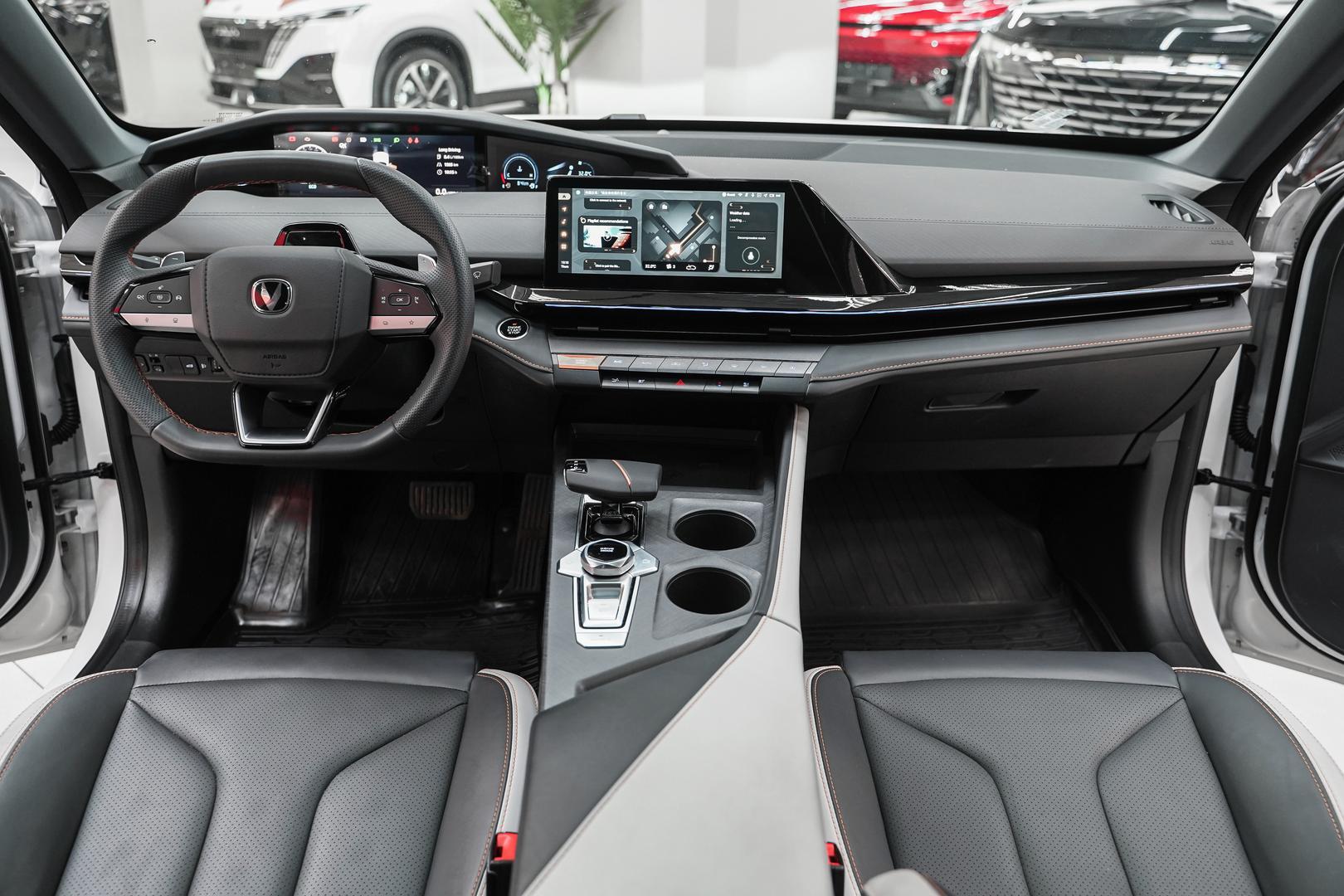 Changan UNI-V 2024, белый, ДЦ Орехово