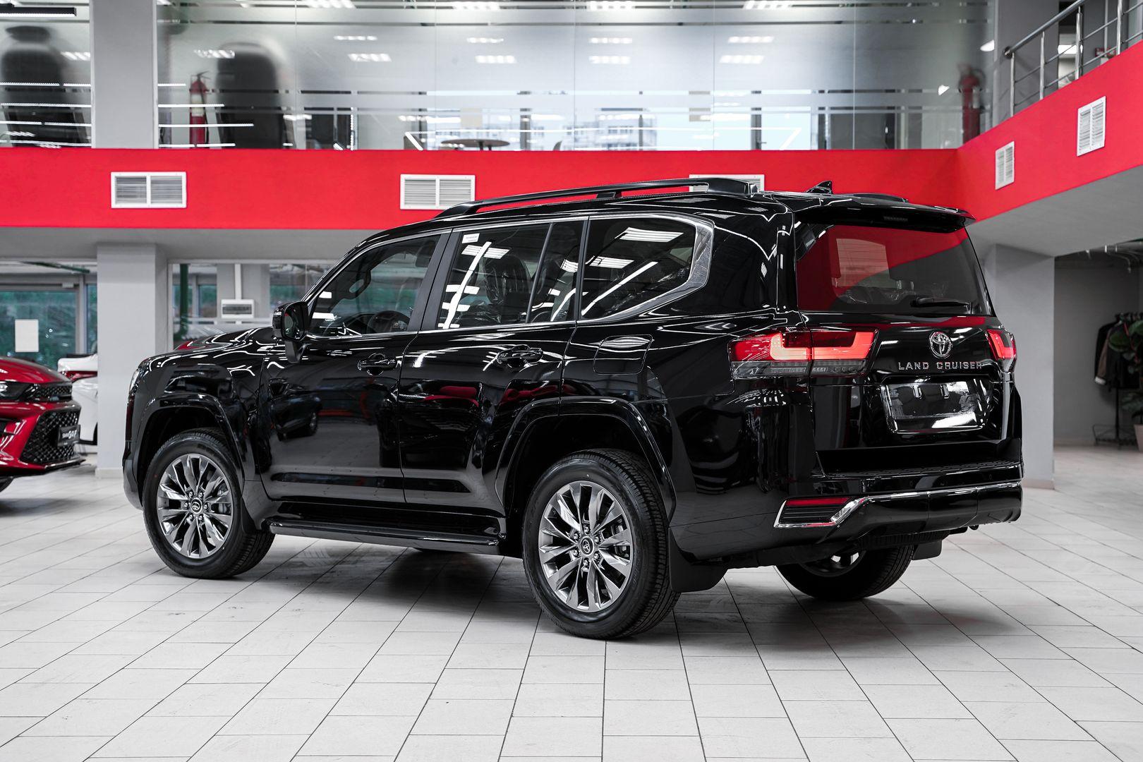 Toyota Land Cruiser 2024, черный, ДЦ Орехово