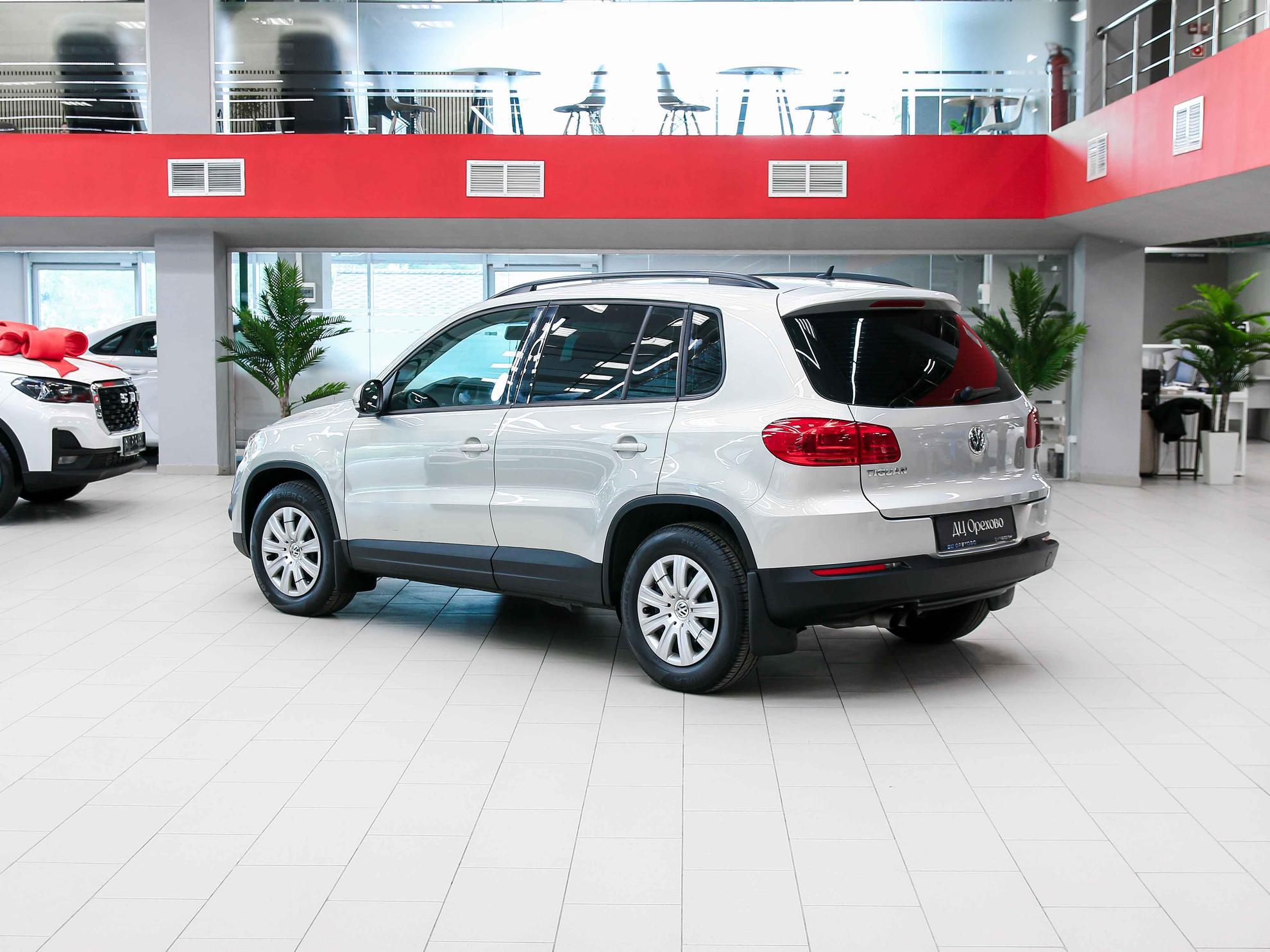Volkswagen Tiguan 2013, серебряный, ДЦ Орехово