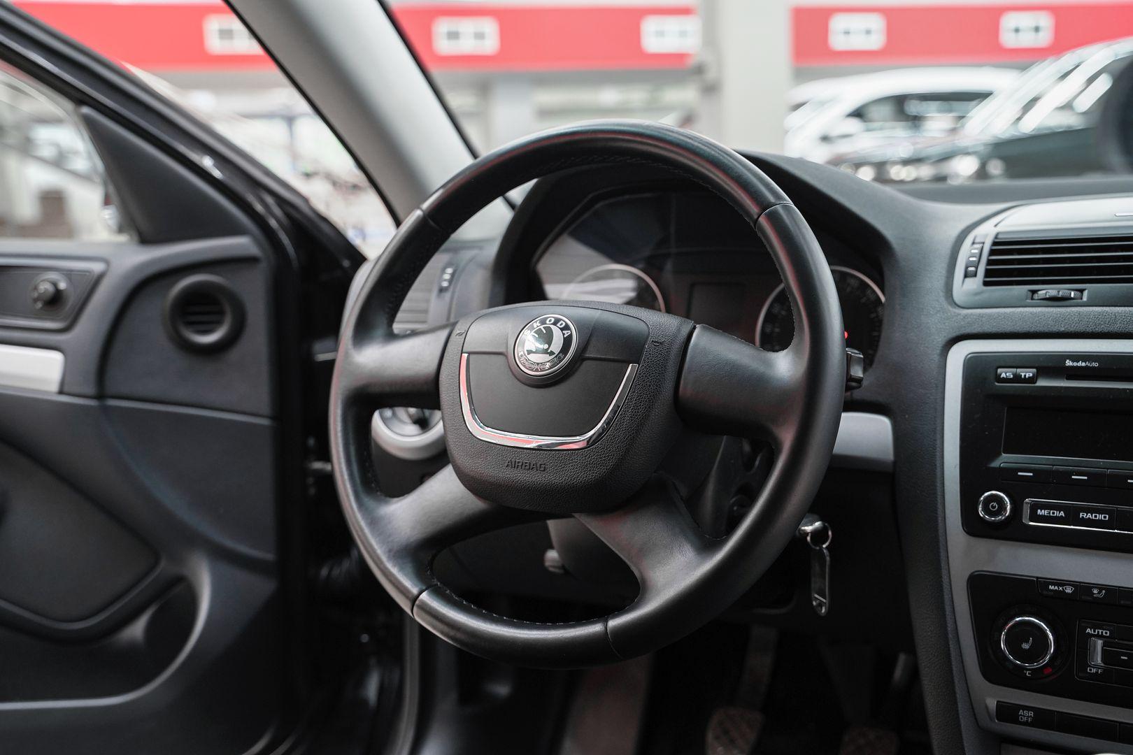 Skoda Octavia 2012, черный, ДЦ Орехово