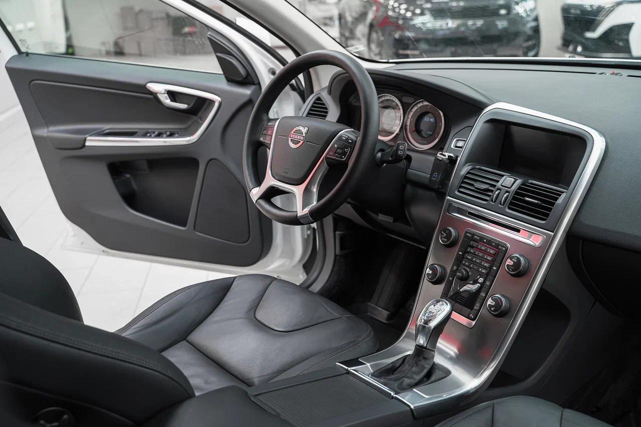 Volvo XC60 2012, белый, ДЦ Орехово