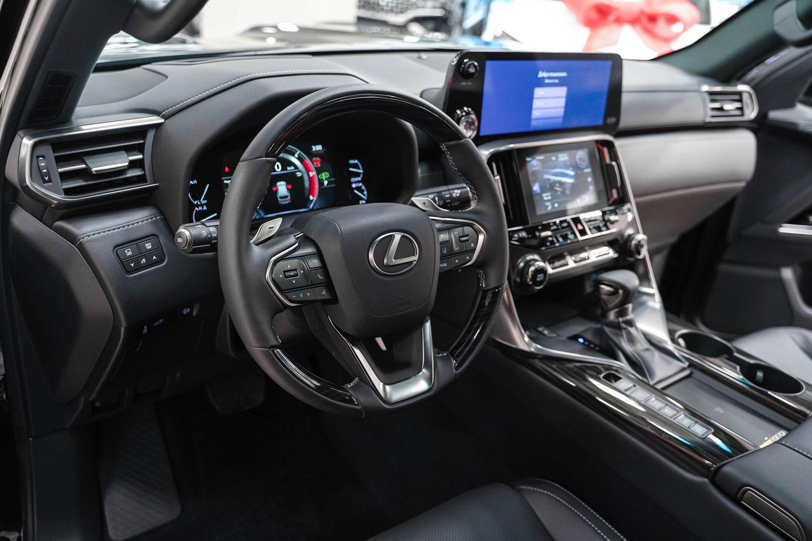 Lexus LX 2024, черный, ДЦ Орехово