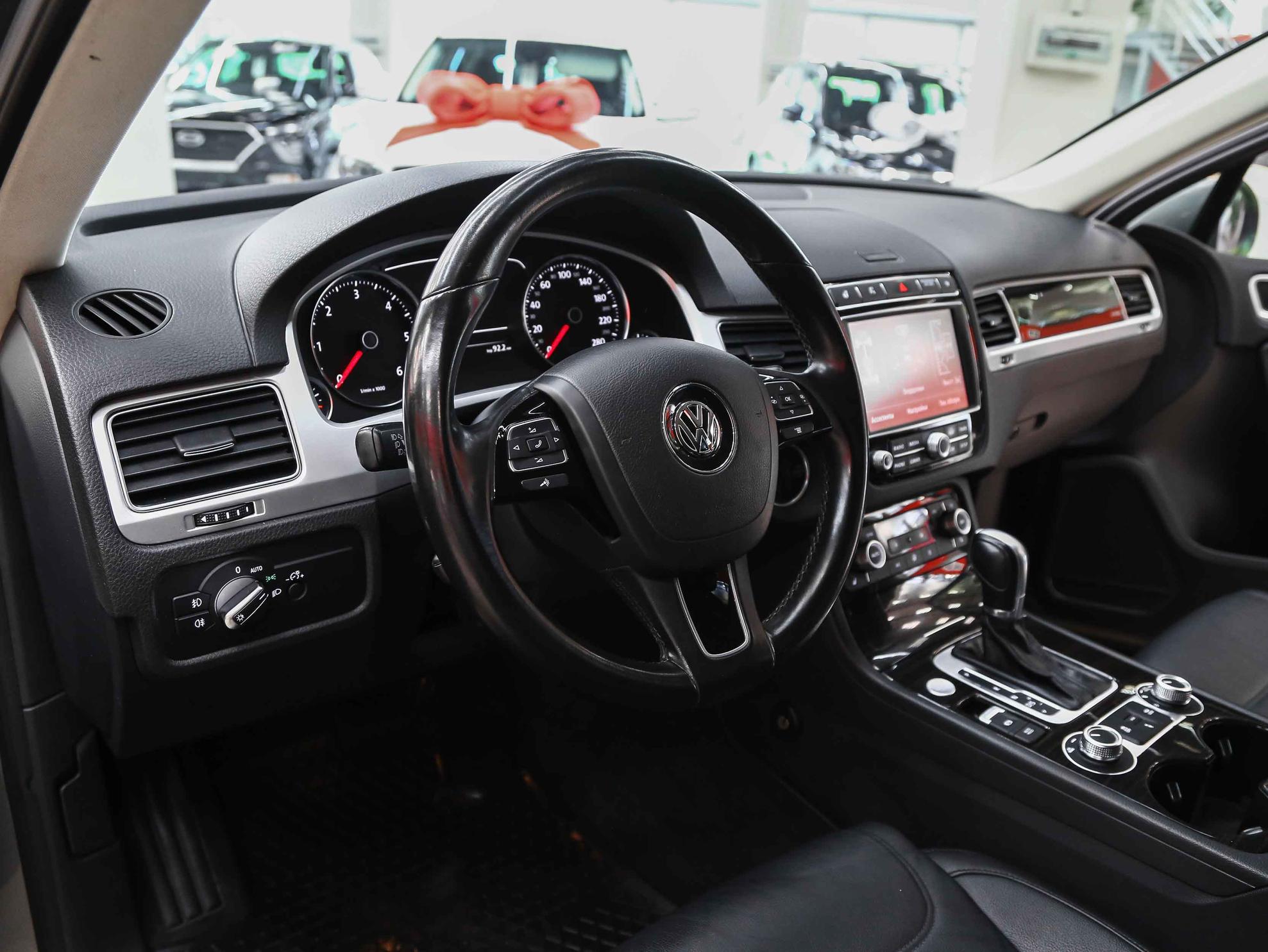 Volkswagen Touareg 2017, серый, ДЦ Орехово