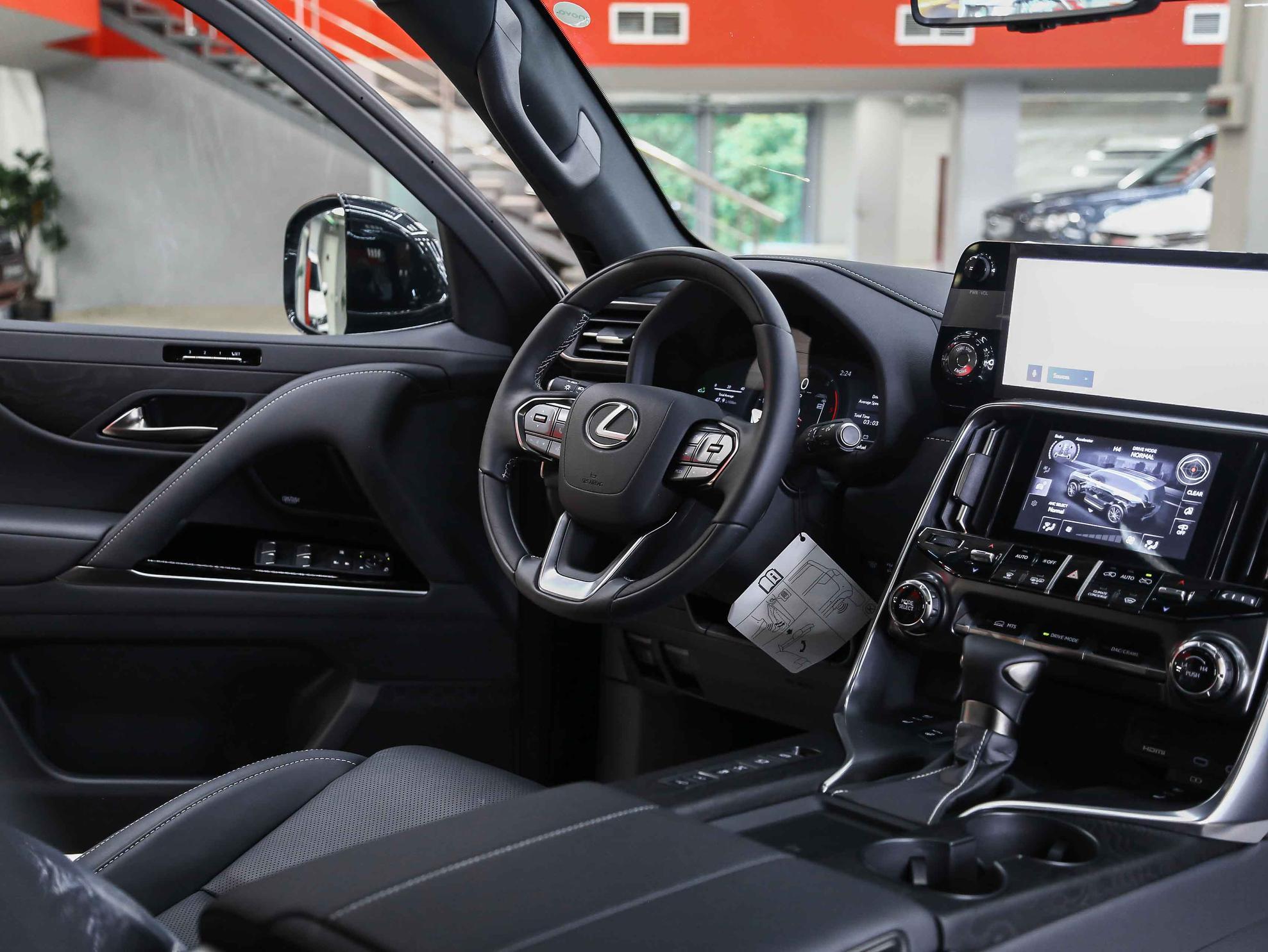 Lexus LX 2026, черный, ДЦ Орехово