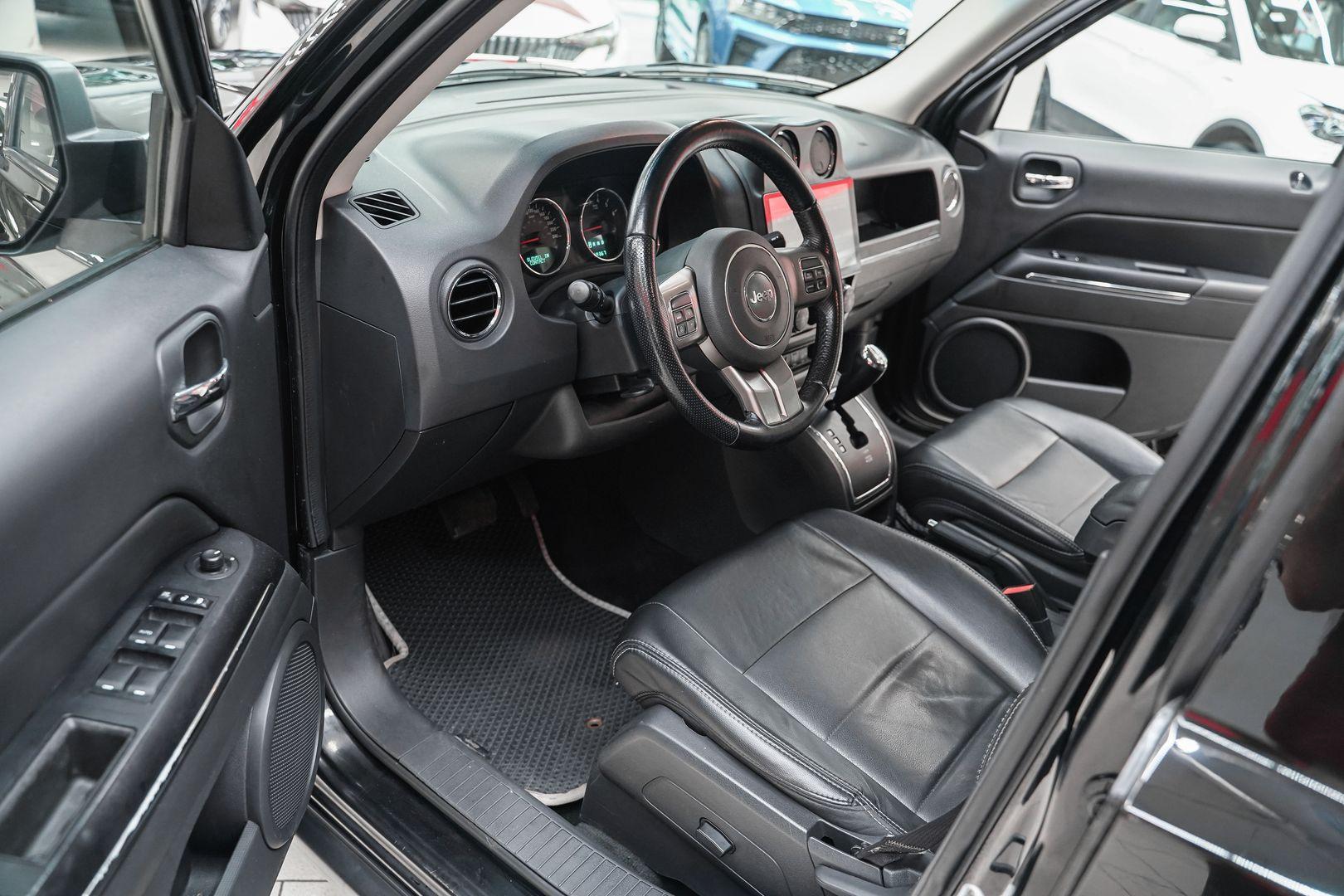 Jeep Liberty (Patriot) 2012, черный, ДЦ Орехово