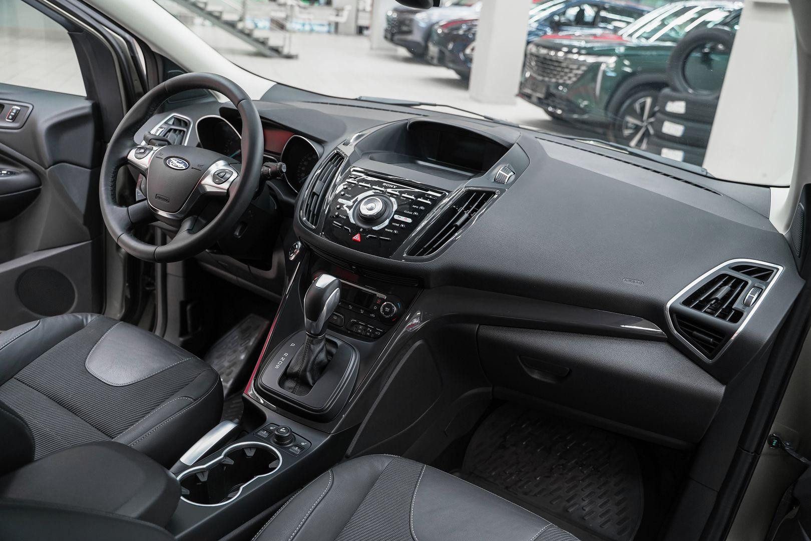 Ford Kuga 2014, серый, ДЦ Орехово