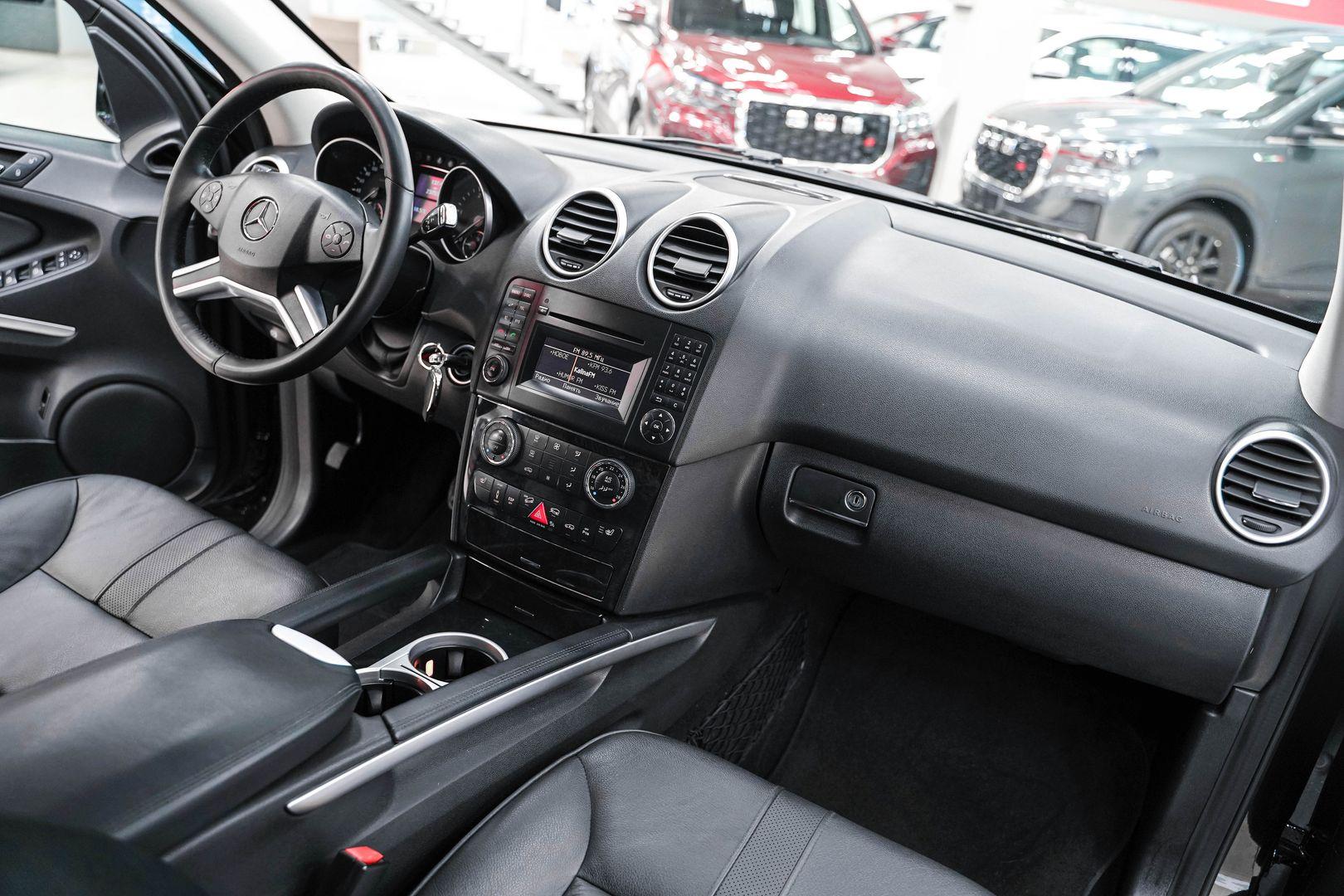 Mercedes-Benz M-Класс 2010, черный, ДЦ Орехово