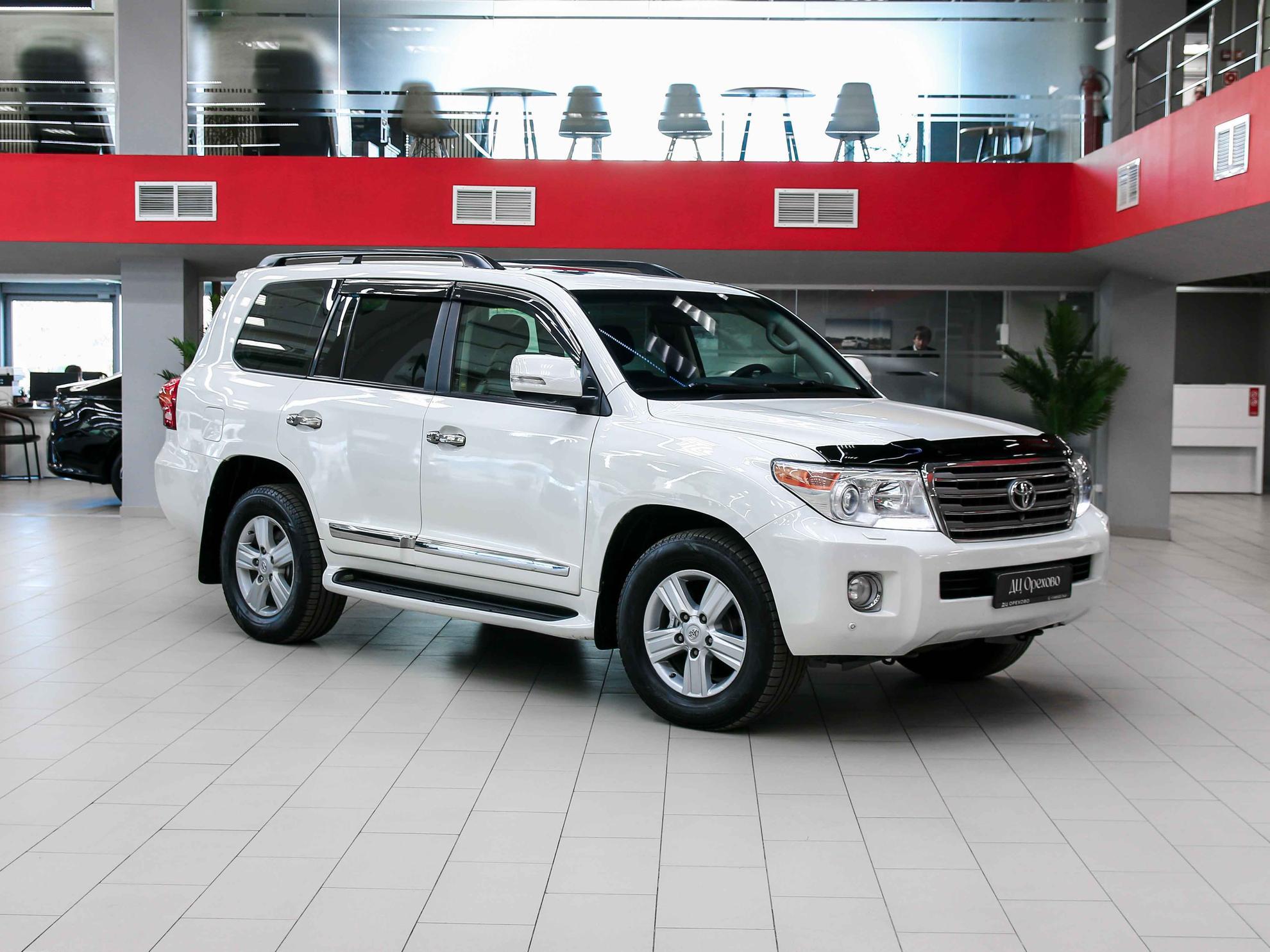 Toyota Land Cruiser 2013, белый, ДЦ Орехово