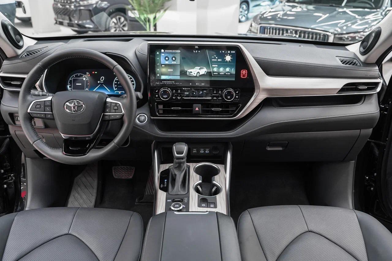 Toyota Highlander 2025, черный, ДЦ Орехово