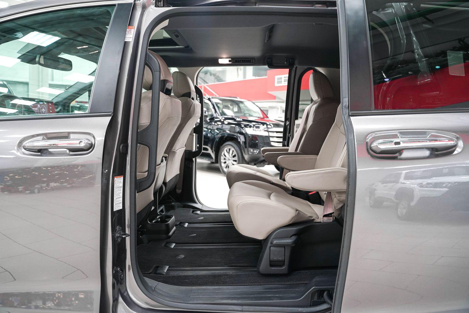 Toyota Sienna 2021, серый, ДЦ Орехово