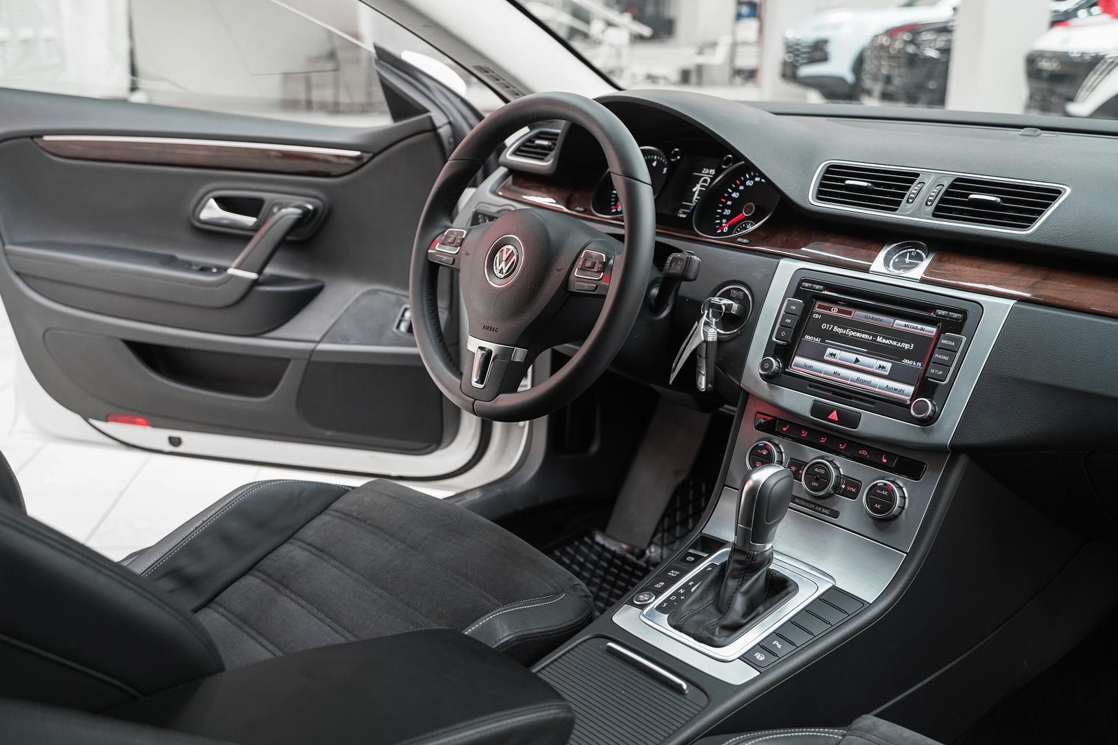 Volkswagen Passat CC 2013, белый, ДЦ Орехово