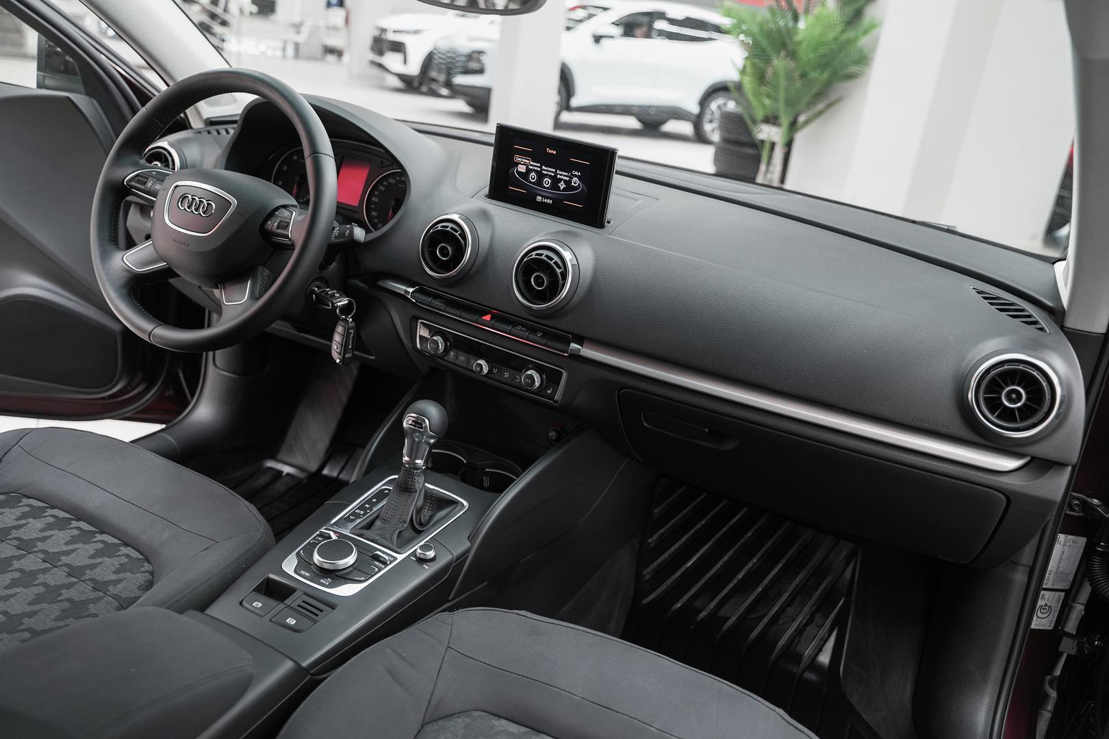 Audi A3 2013, красный, ДЦ Орехово