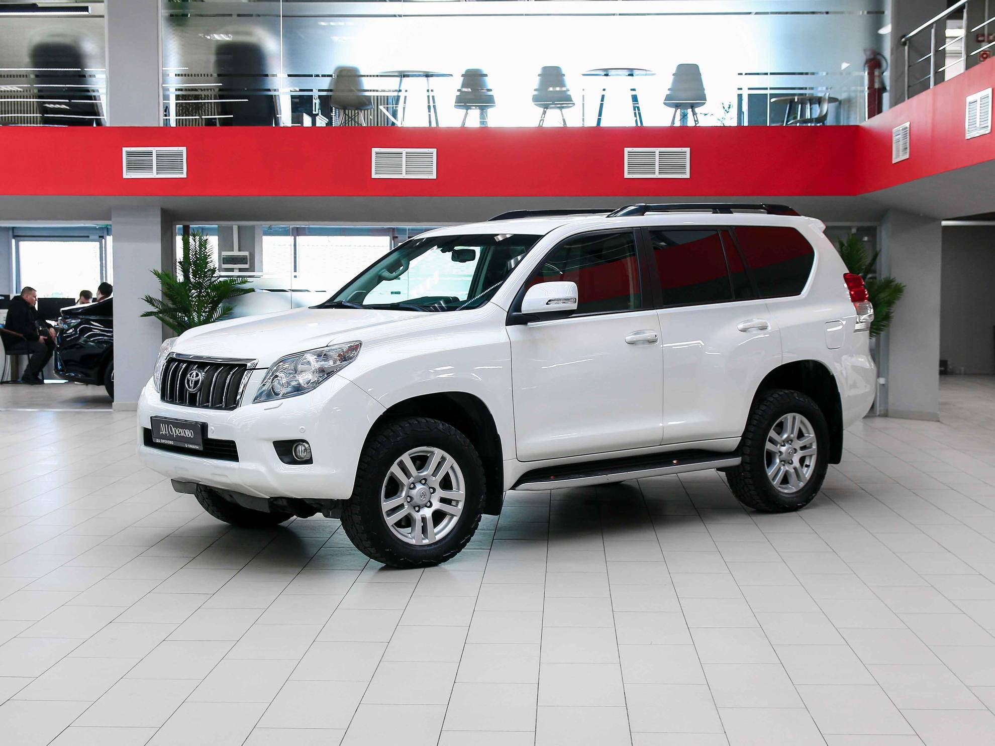 Toyota Land Cruiser Prado 2013, белый, ДЦ Орехово