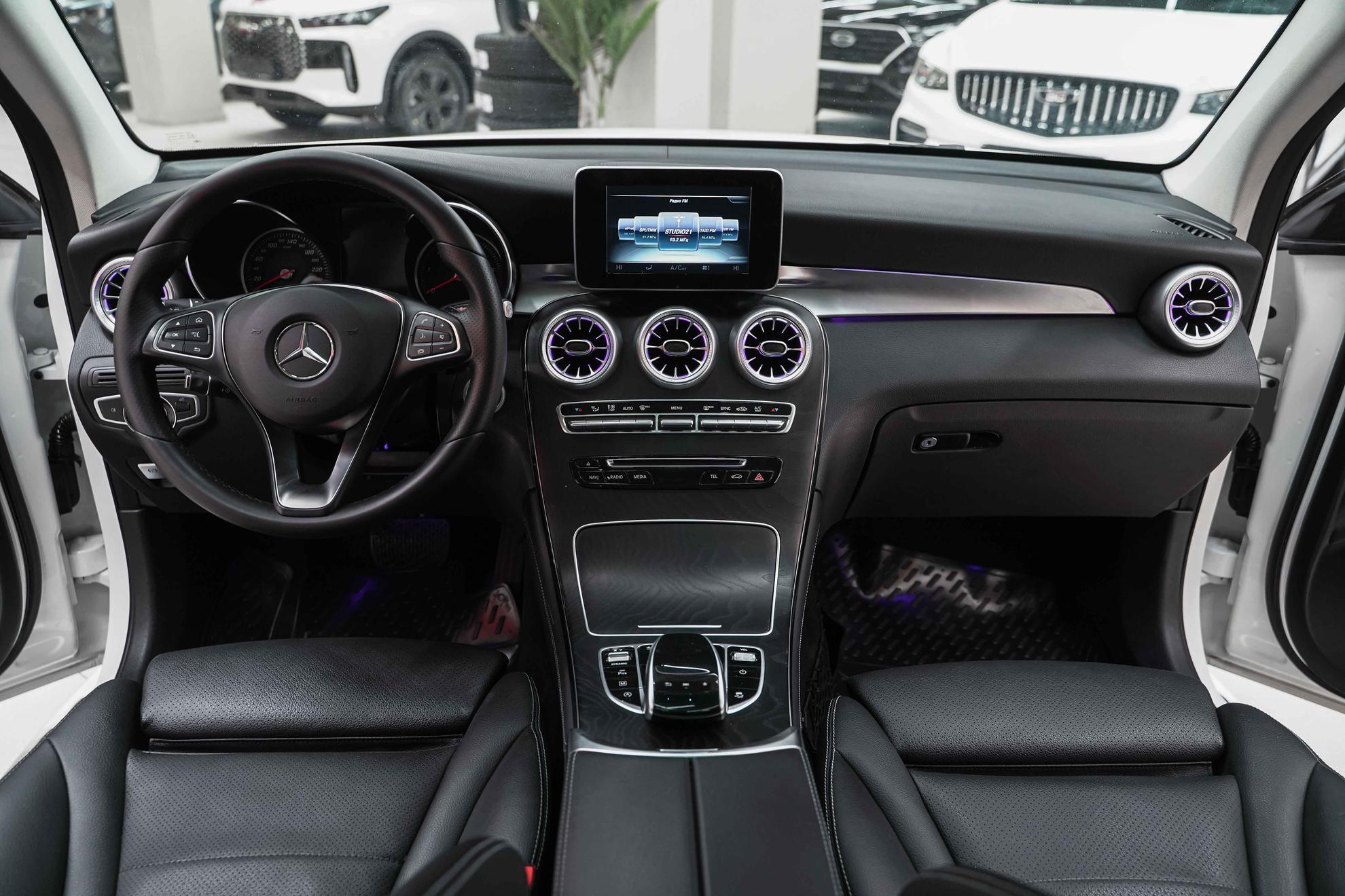 Mercedes-Benz GLC 2016, белый, ДЦ Орехово