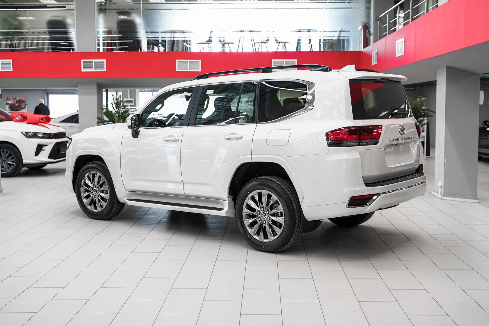 Toyota Land Cruiser 2026, белый, ДЦ Орехово