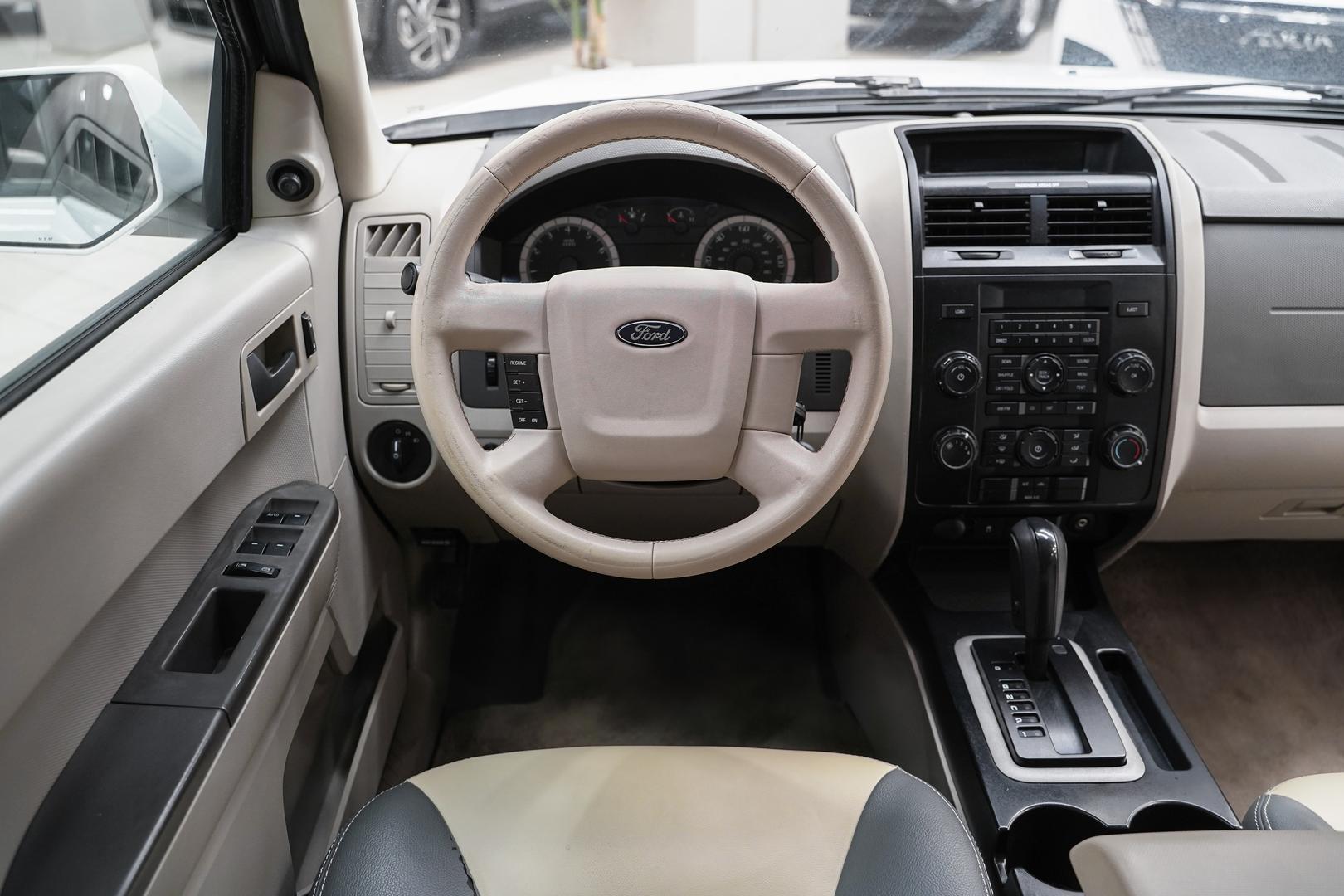 Ford Escape 2008, белый, ДЦ Орехово