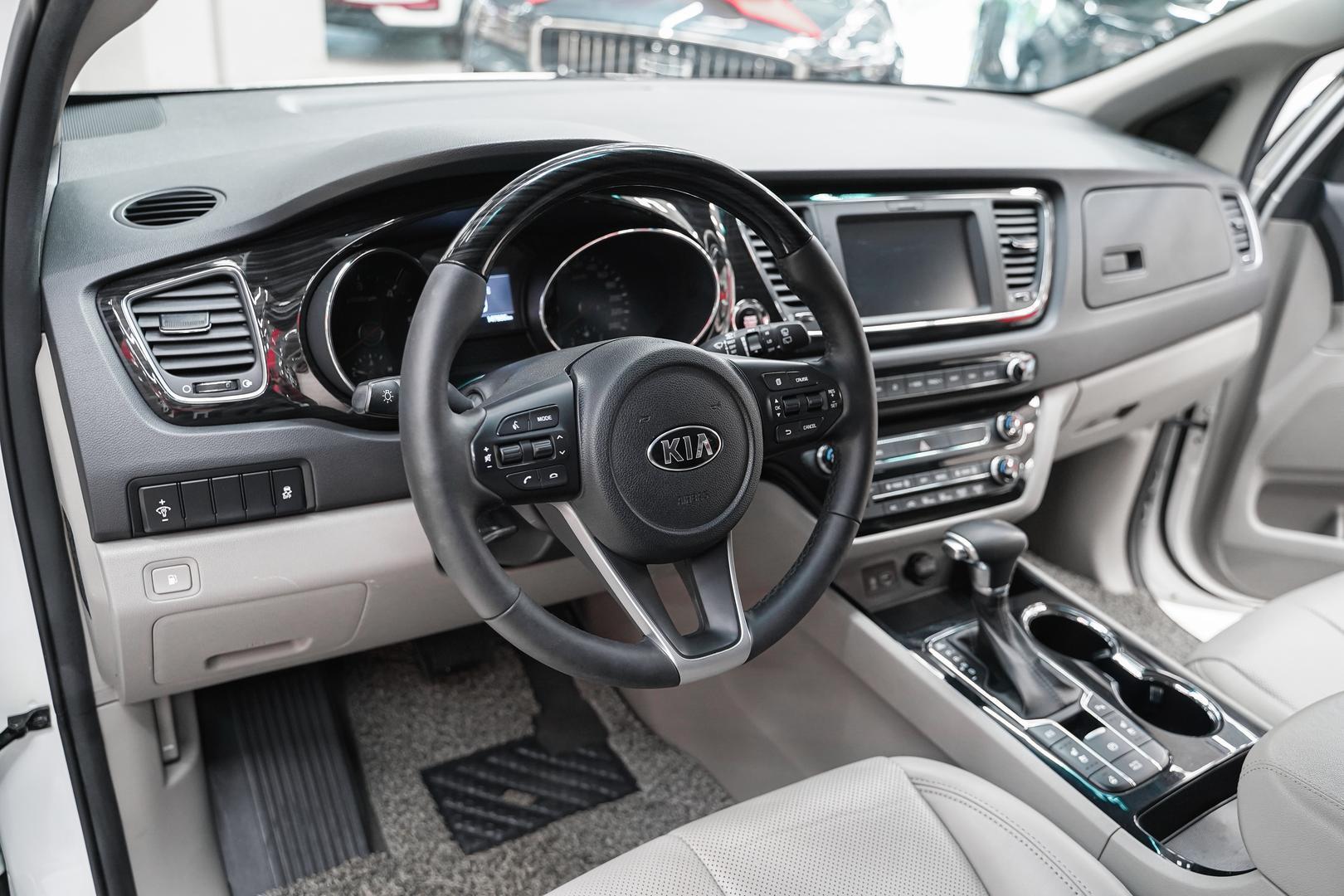 Kia Carnival 2018, белый, ДЦ Орехово