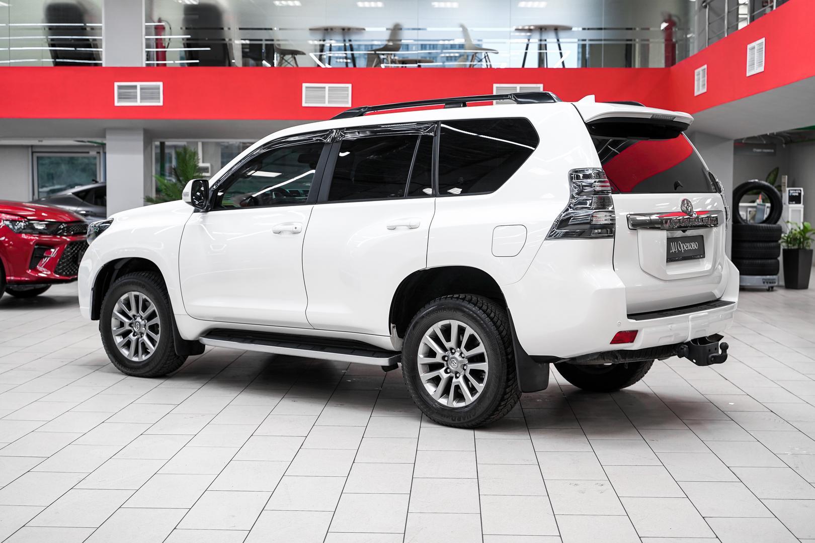 Toyota Land Cruiser Prado 2017, белый, ДЦ Орехово