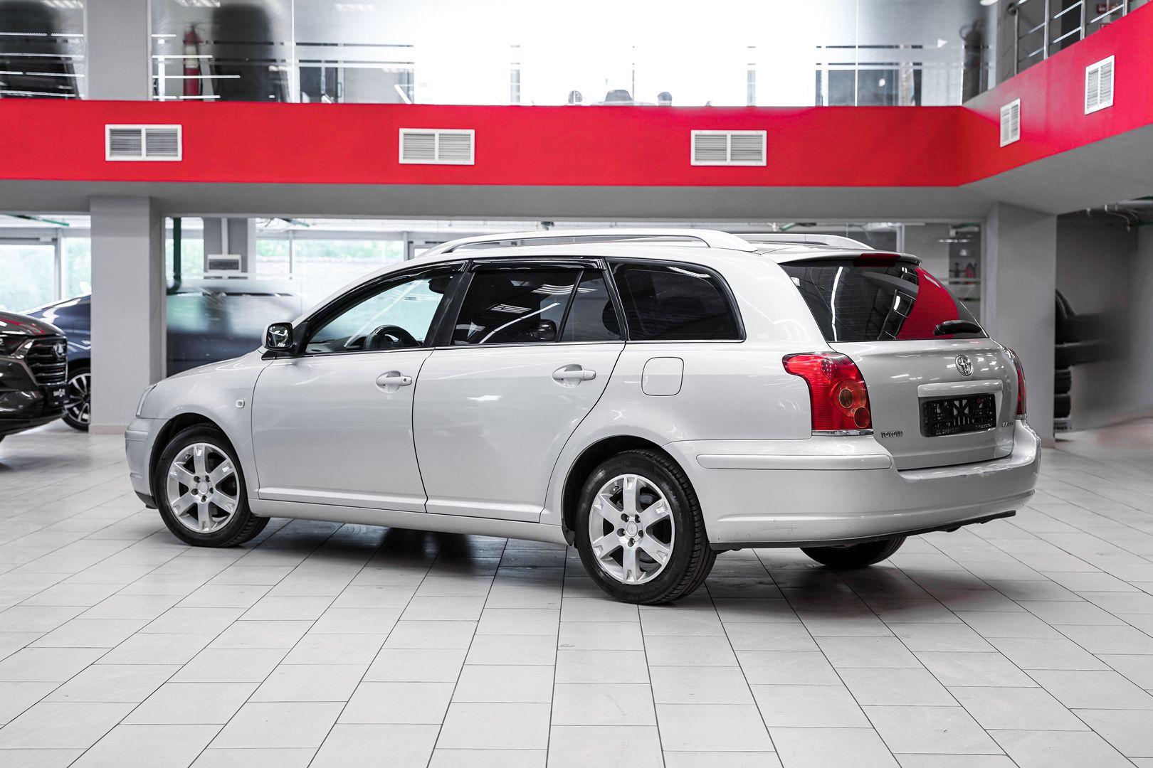 Toyota Avensis 2004, серебряный, ДЦ Орехово