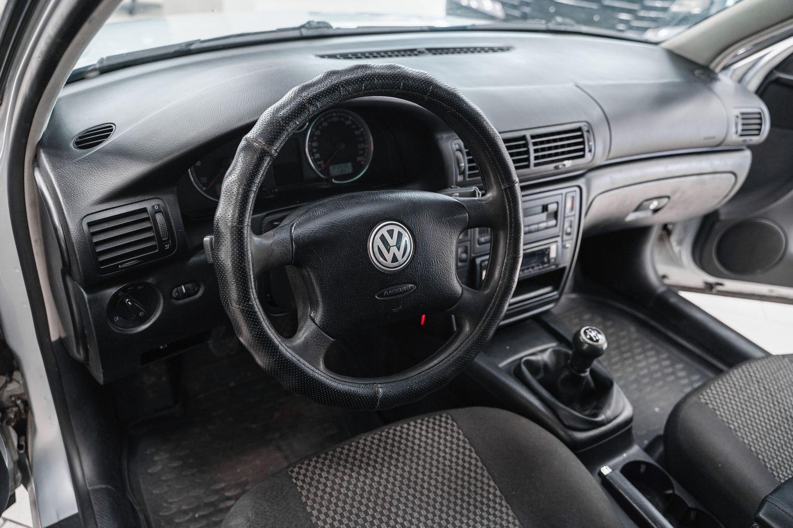 Volkswagen Passat 2001, серебряный, ДЦ Орехово
